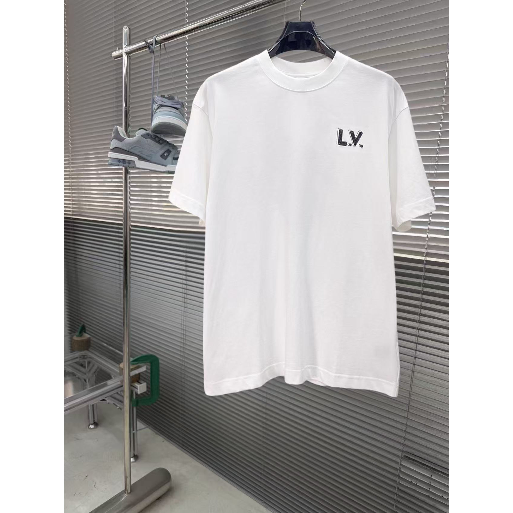 <p>LV 专柜新款短袖T恤(白)</p>