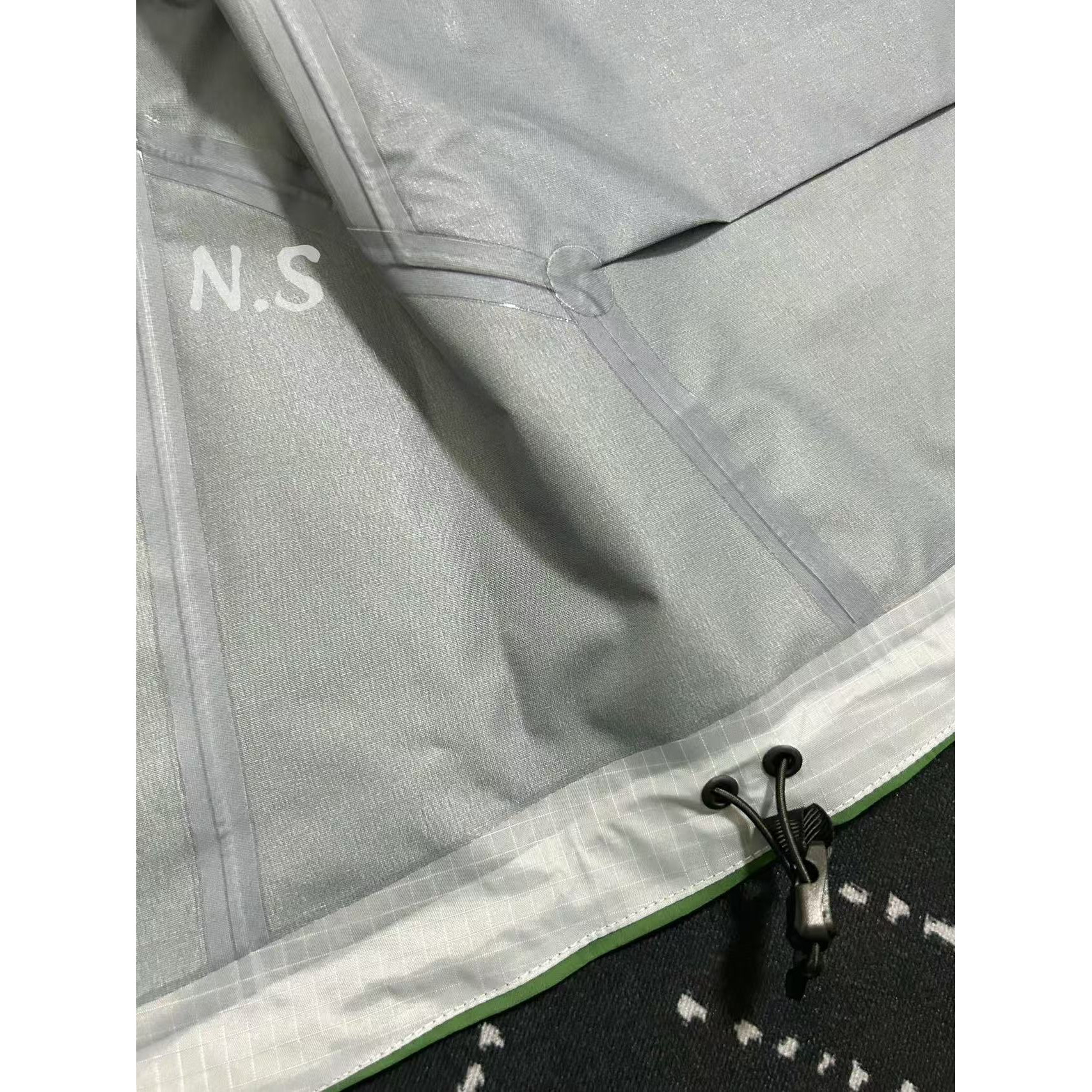 <p>Arc'teryx Beta系列 SL GORE-TEX 硬壳刺绣连帽防水防风透气冲锋衣 (伊甸绿)</p>