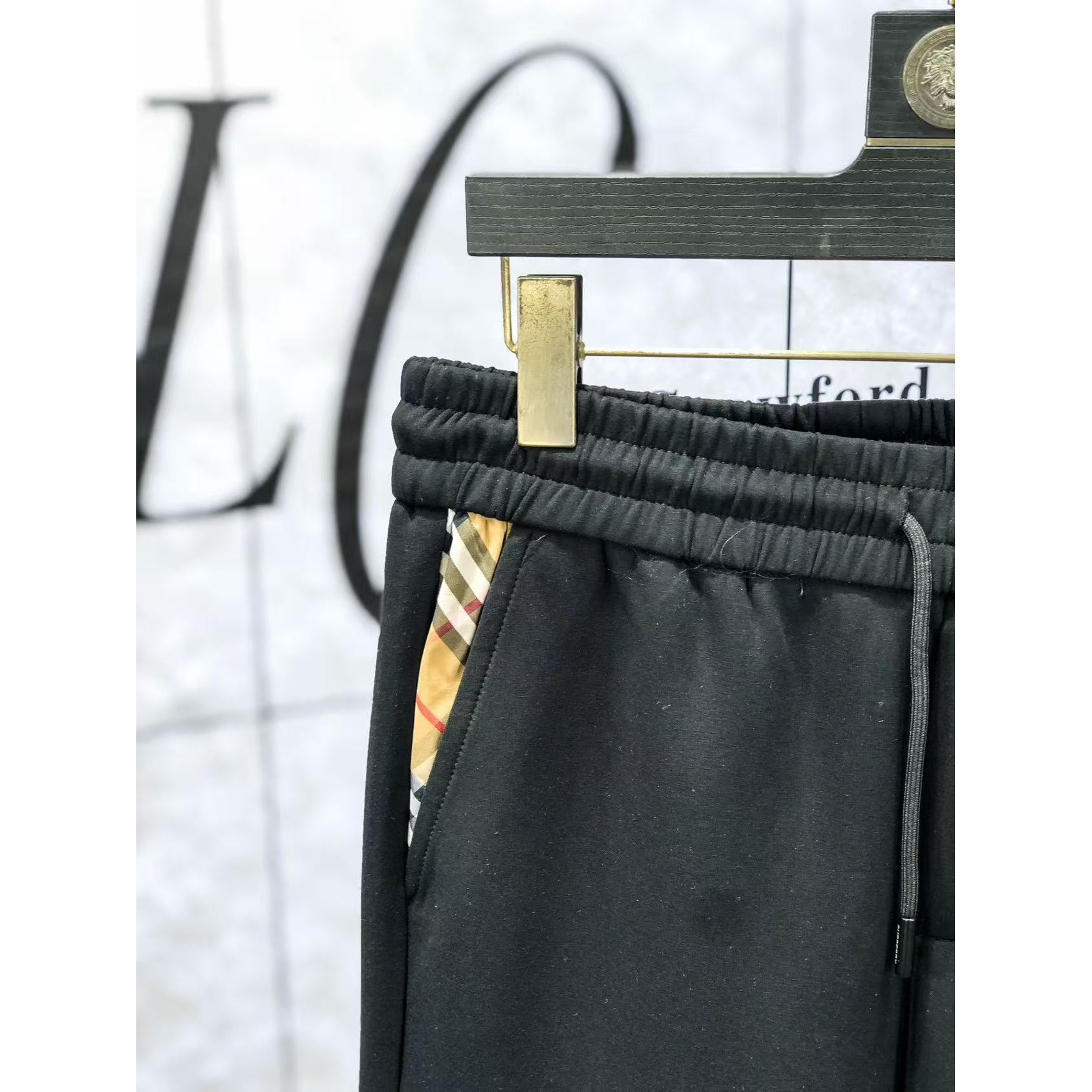 <p>BURBERRY&nbsp;高品质时尚休闲裤(782933)</p>