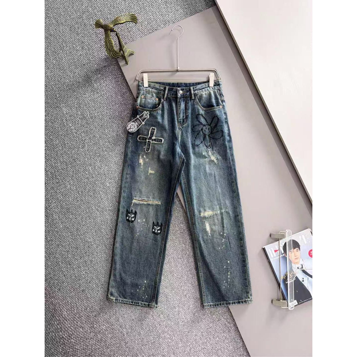 <p>CHROME HEARTS 四季款经典牛仔裤直筒长裤(藍)</p>
