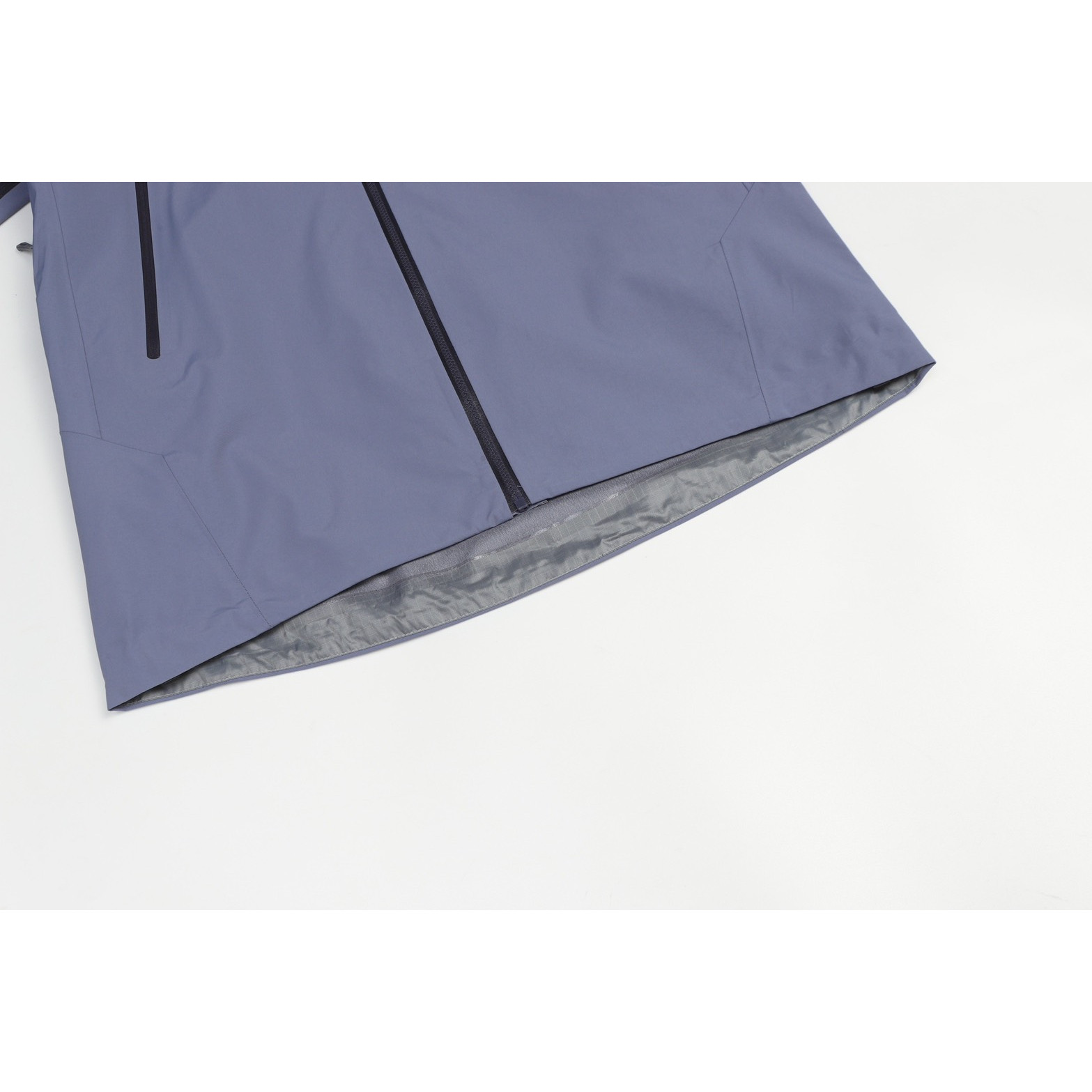 <p>Arc'teryx Bate SL 轻质透气连帽冲锋衣</p>