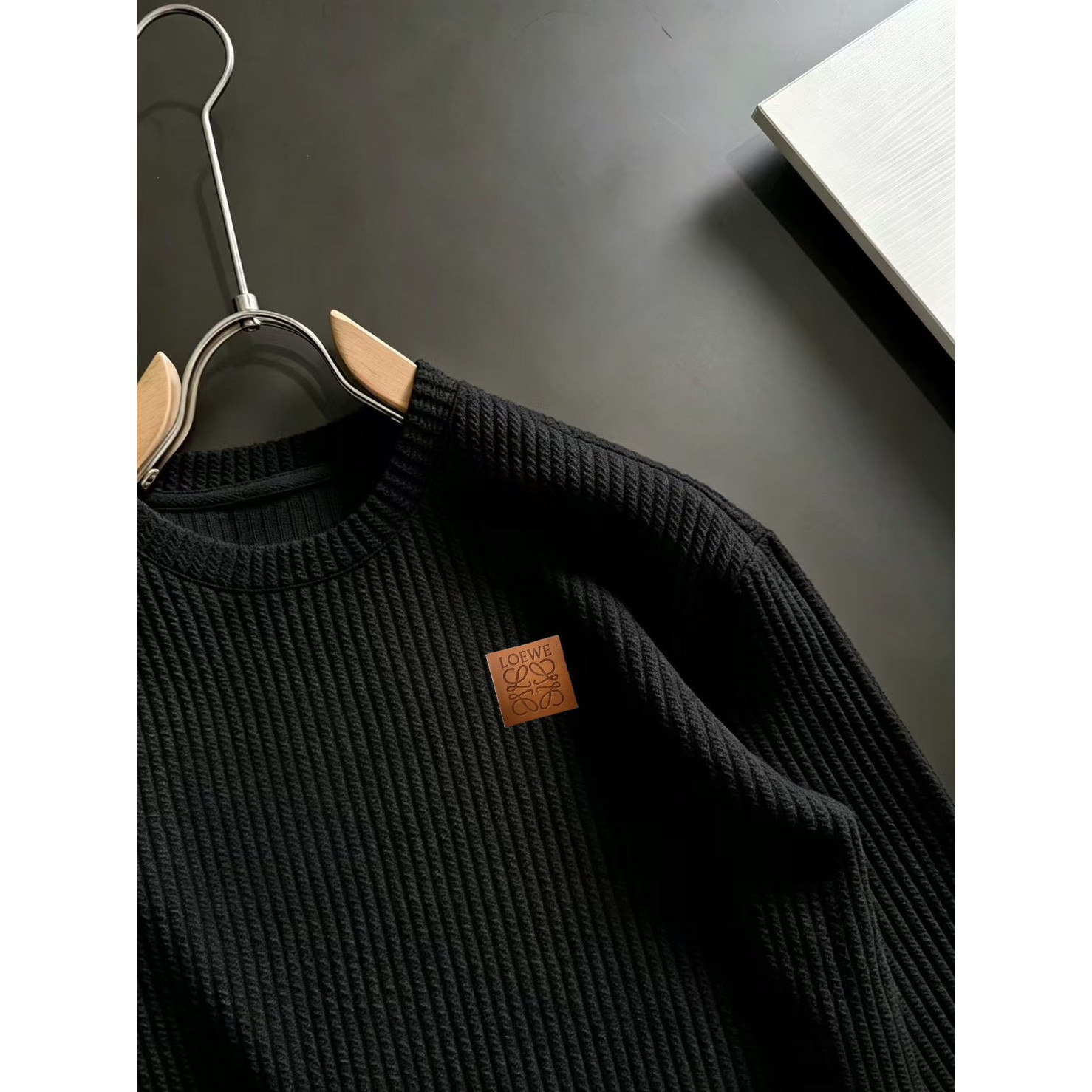 <p>Loewe 高品质男士卫衣(黑)</p>