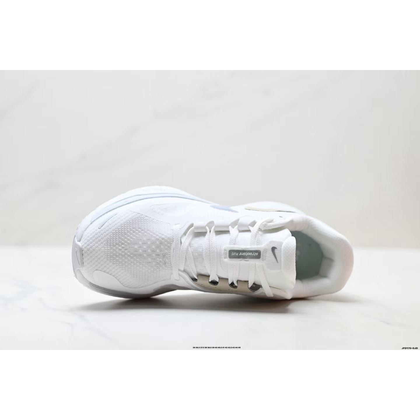 <p>NIKE STRUCTURE PLUS&nbsp; 低帮跑步鞋(白)</p>