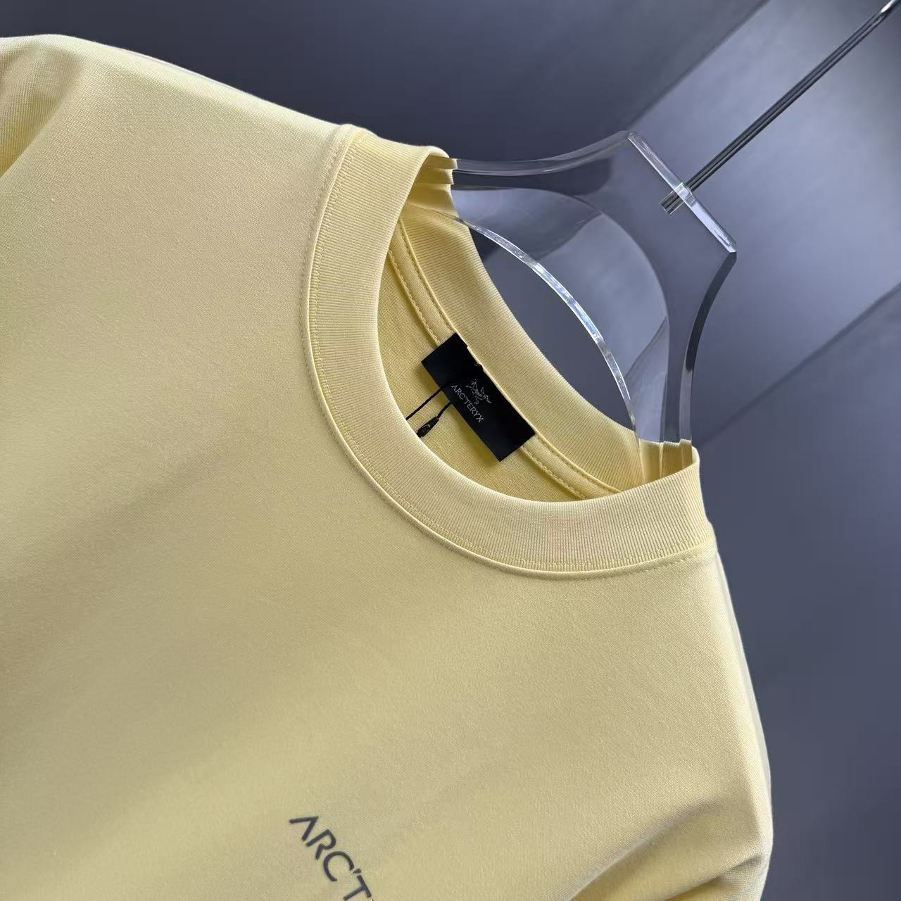 <p>Arc'teryx 短袖T恤(黃)</p>