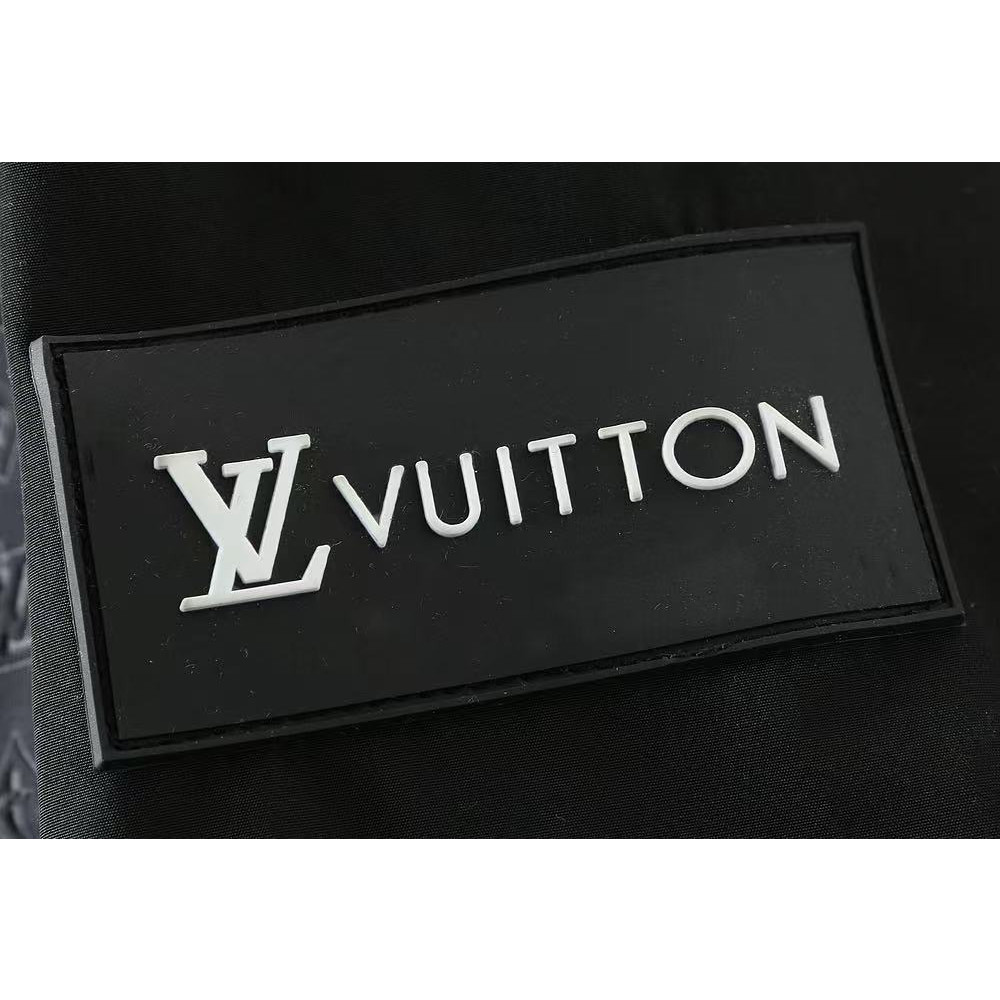 <p>LV 男士夹克外套(800877)</p>