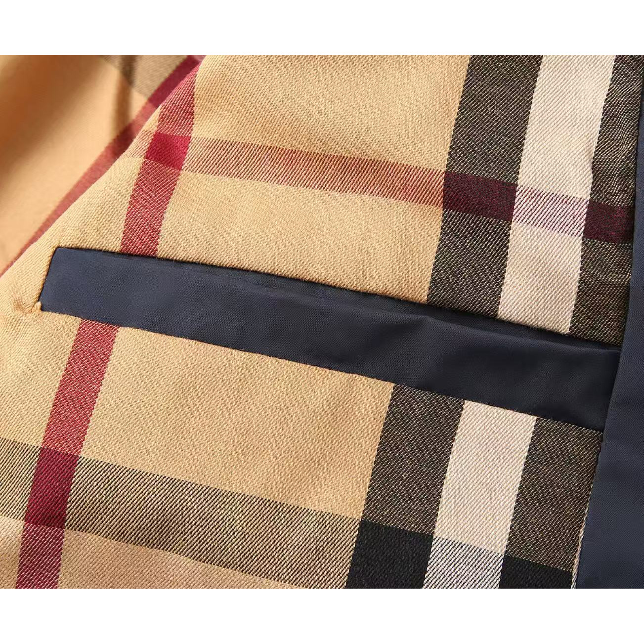 <p>BURBERRY 男士夹克外套(藍)</p>