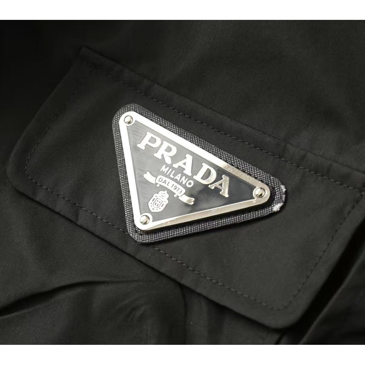 <p>PRADA 男士夹克外套(黑)</p>