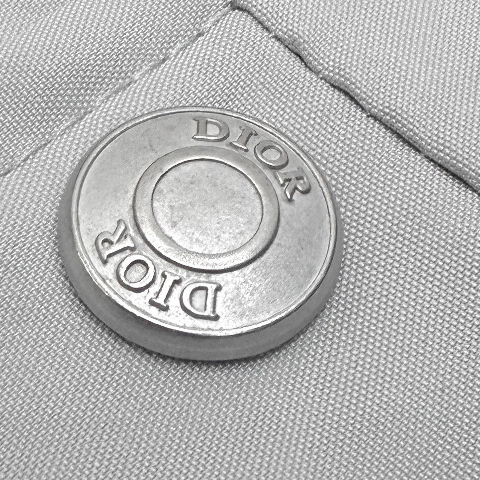 <p>DIOR 走秀款棒球外套(銀)</p>