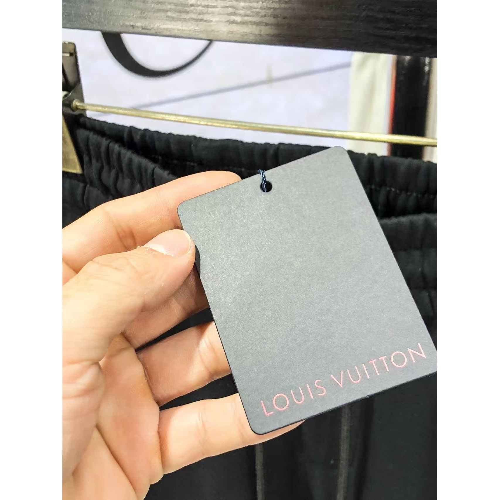 <p>LV&nbsp;高品质时尚休闲裤(782959)</p>