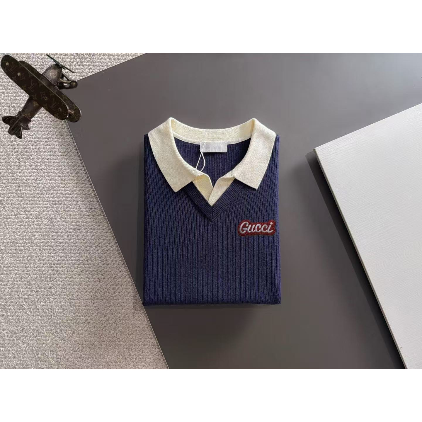 <p>GUCCI 秋冬官网最新毛衣(藏青)</p>