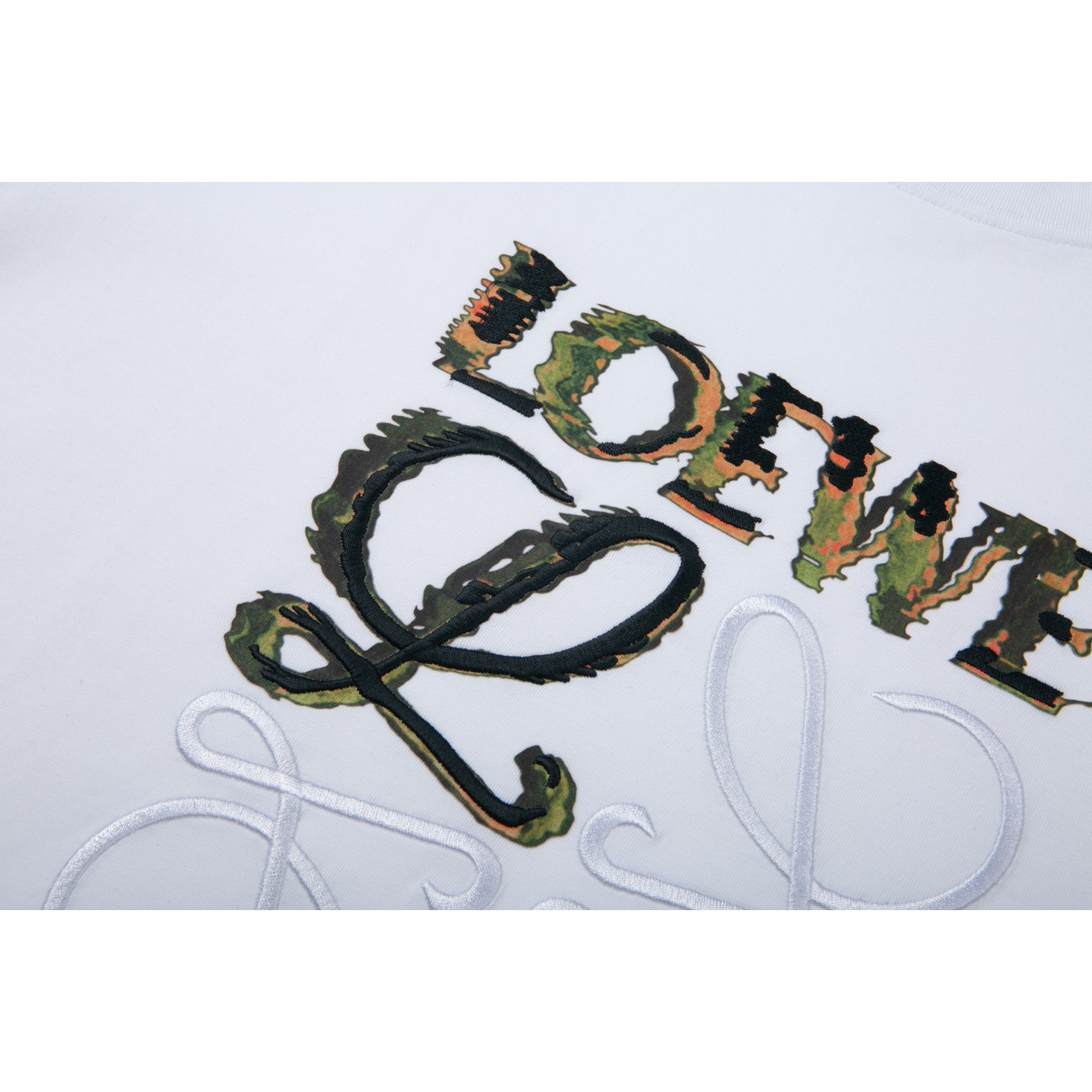 <p>LOEWE 数码印花 T恤(白)</p>