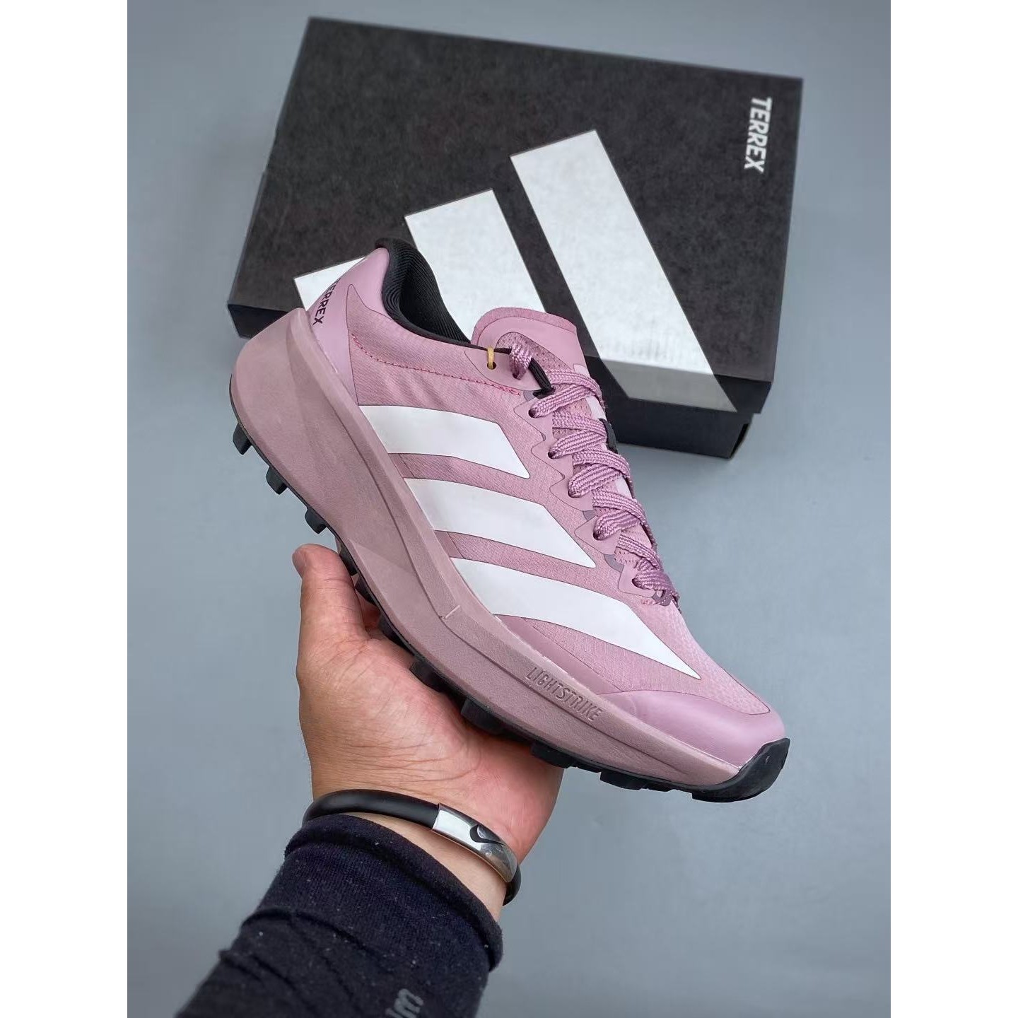 <p>adidas Terrex Agravic 4 越野跑鞋 (粉)</p>