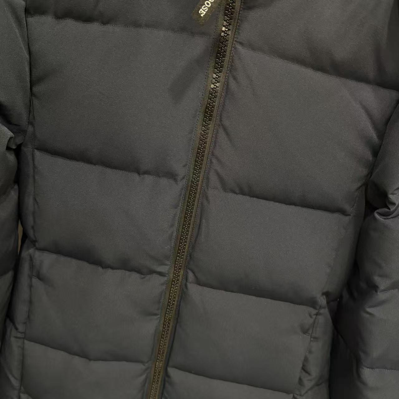 <p>Canada Goose Chelse*派克大衣羽绒服(藏青)</p>