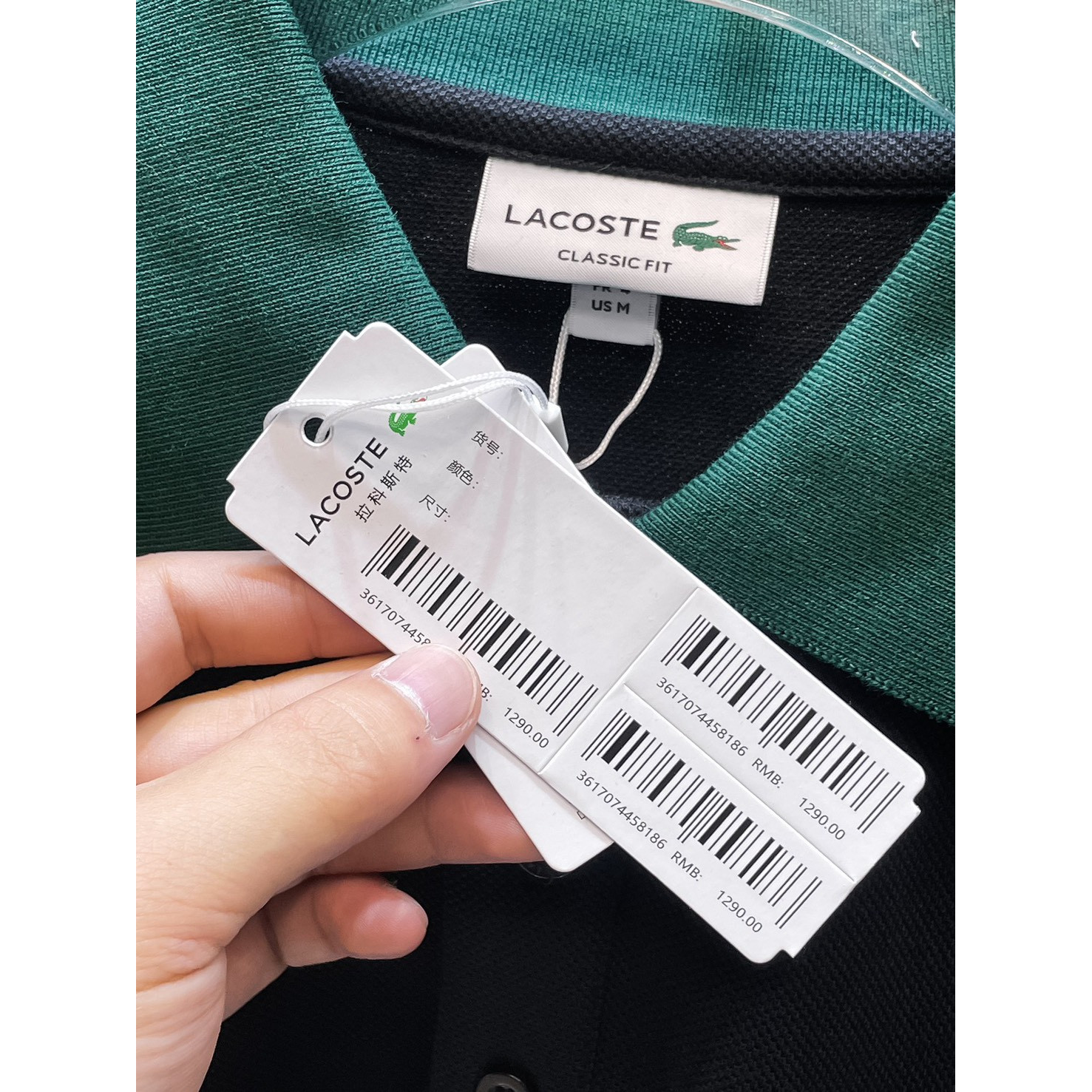 <p>LACOSTE&nbsp;短袖翻领polo衫</p>