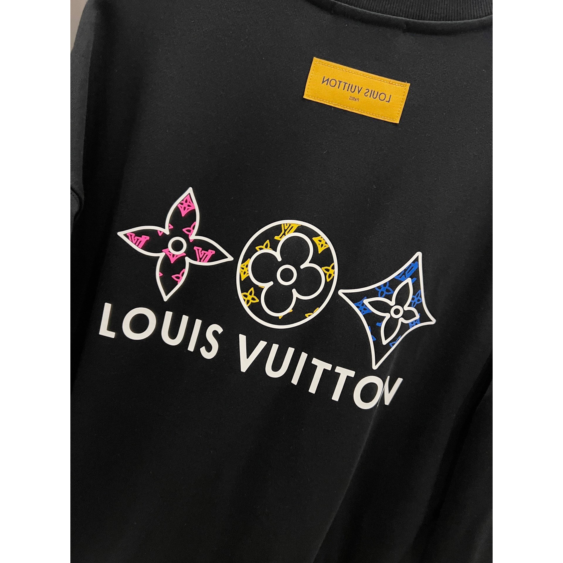 <p>LV 圆领长袖卫衣(黑)</p>