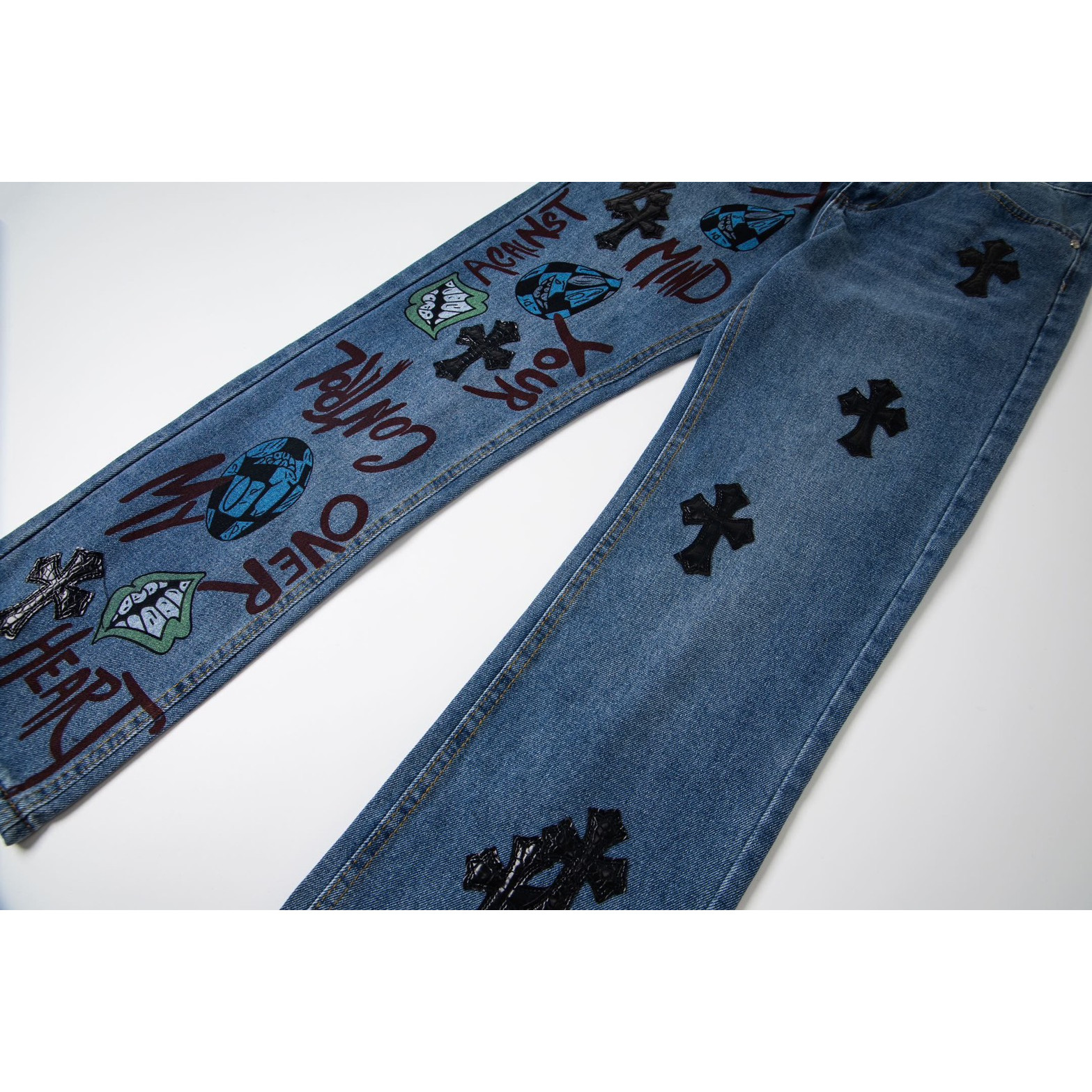 <p>CHROME HEARTS 黑皮经典水洗牛仔裤(1760#)</p>