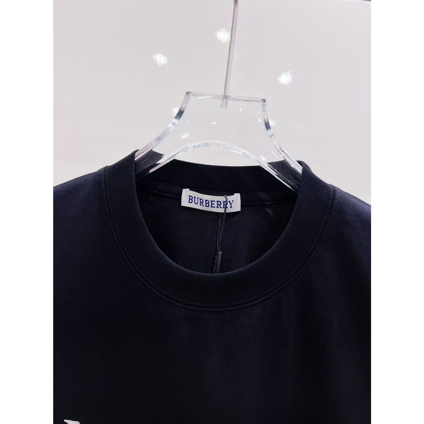 <p>BURBERRY 短袖圆领T恤(黑)</p>