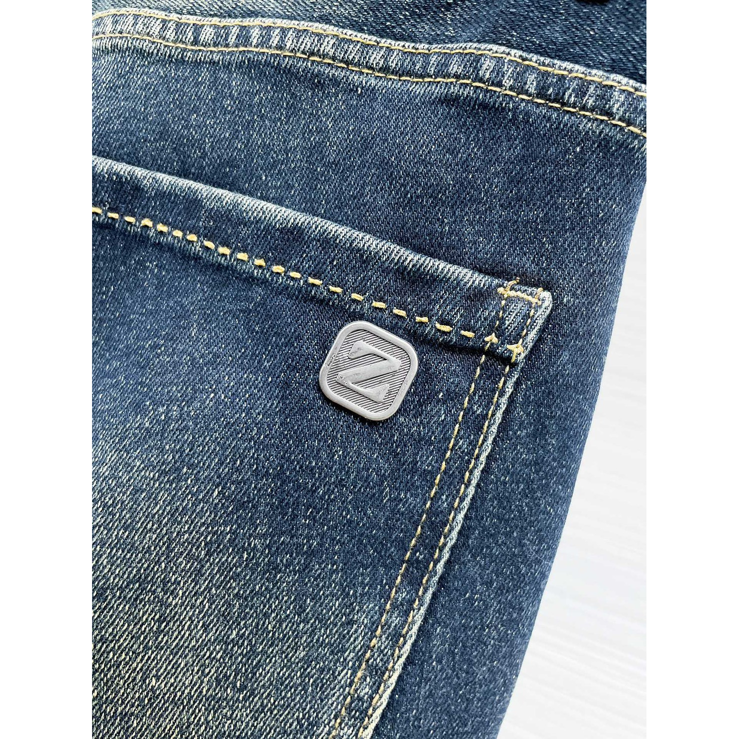 <p>Ermenegildo Zegna&nbsp;高品质牛仔裤</p>
