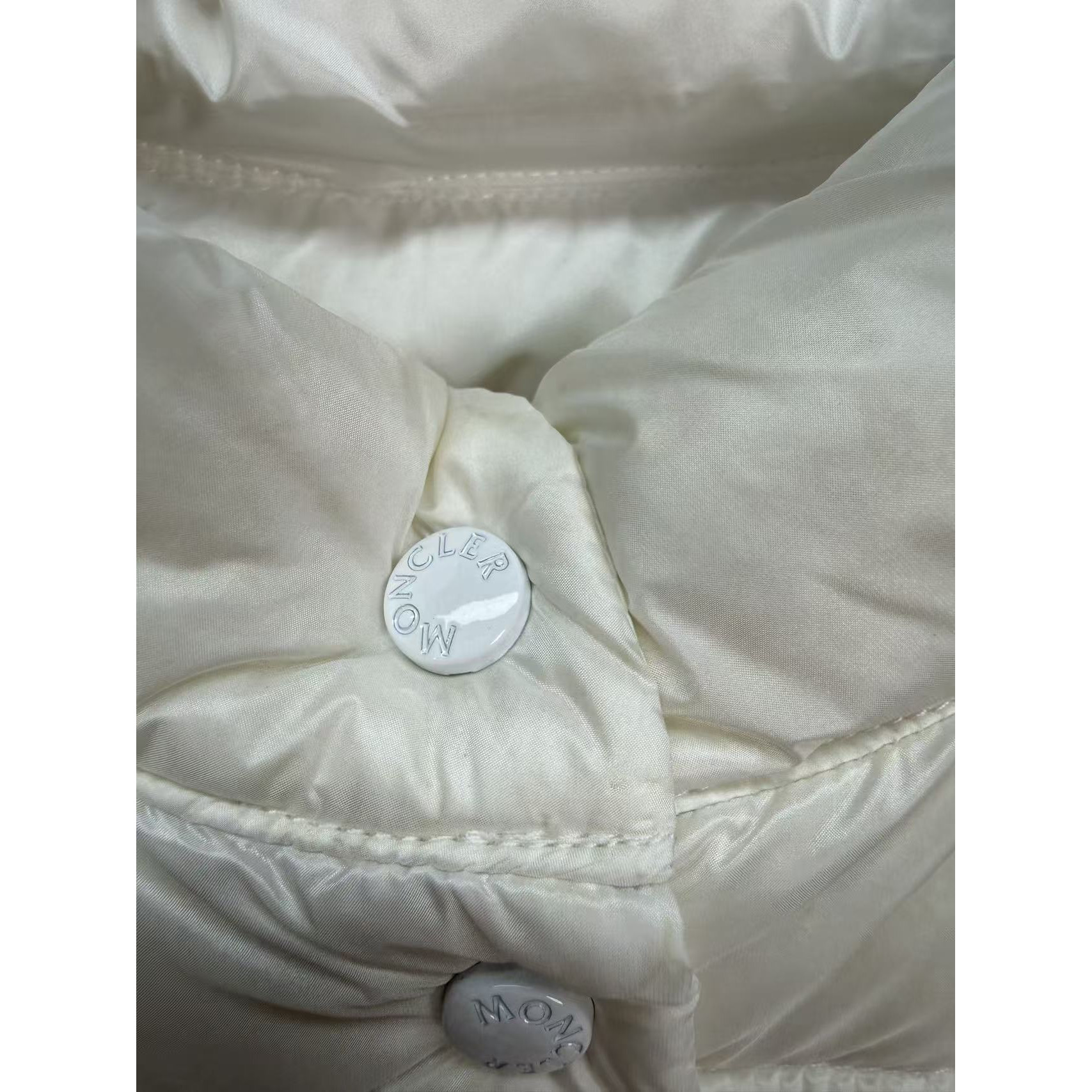 <p>Moncler Liane女士立领羽绒服(白)</p>