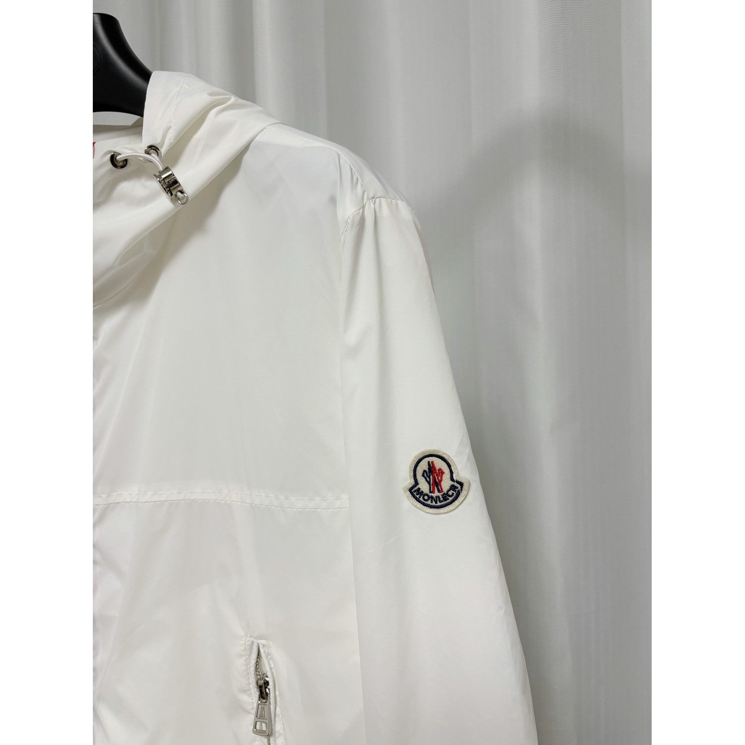 <p>Moncler 夹克外套</p>

<p>&nbsp;</p>