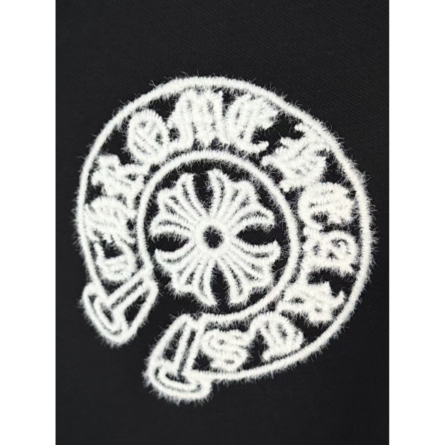 <p>CHROME HEARTS&nbsp;圆领卫衣(黑)</p>