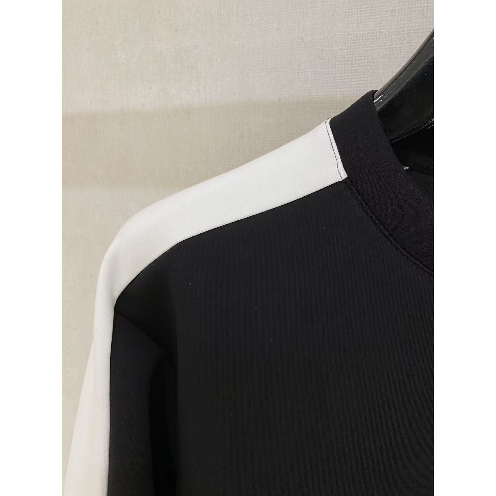 <p>Thom Browne 太空棉卫衣(黑)</p>