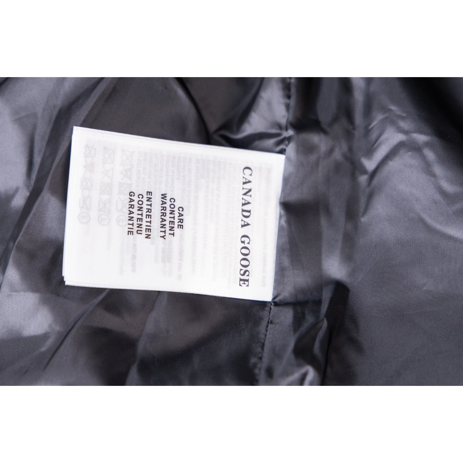<p>Canada Goose Lawrence 劳伦斯2804羽绒马甲背心(黑色)</p>