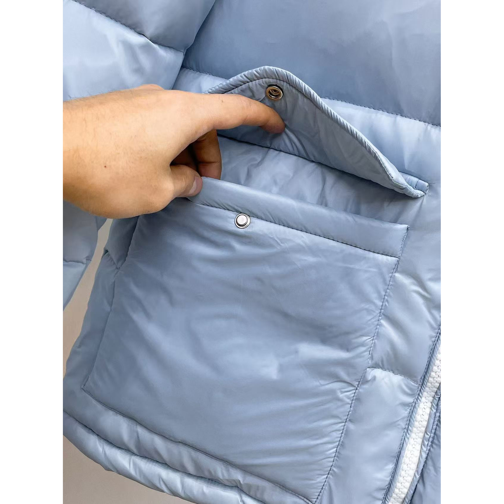 <p>GUCCI 秋冬新款羽绒服(藍)</p>