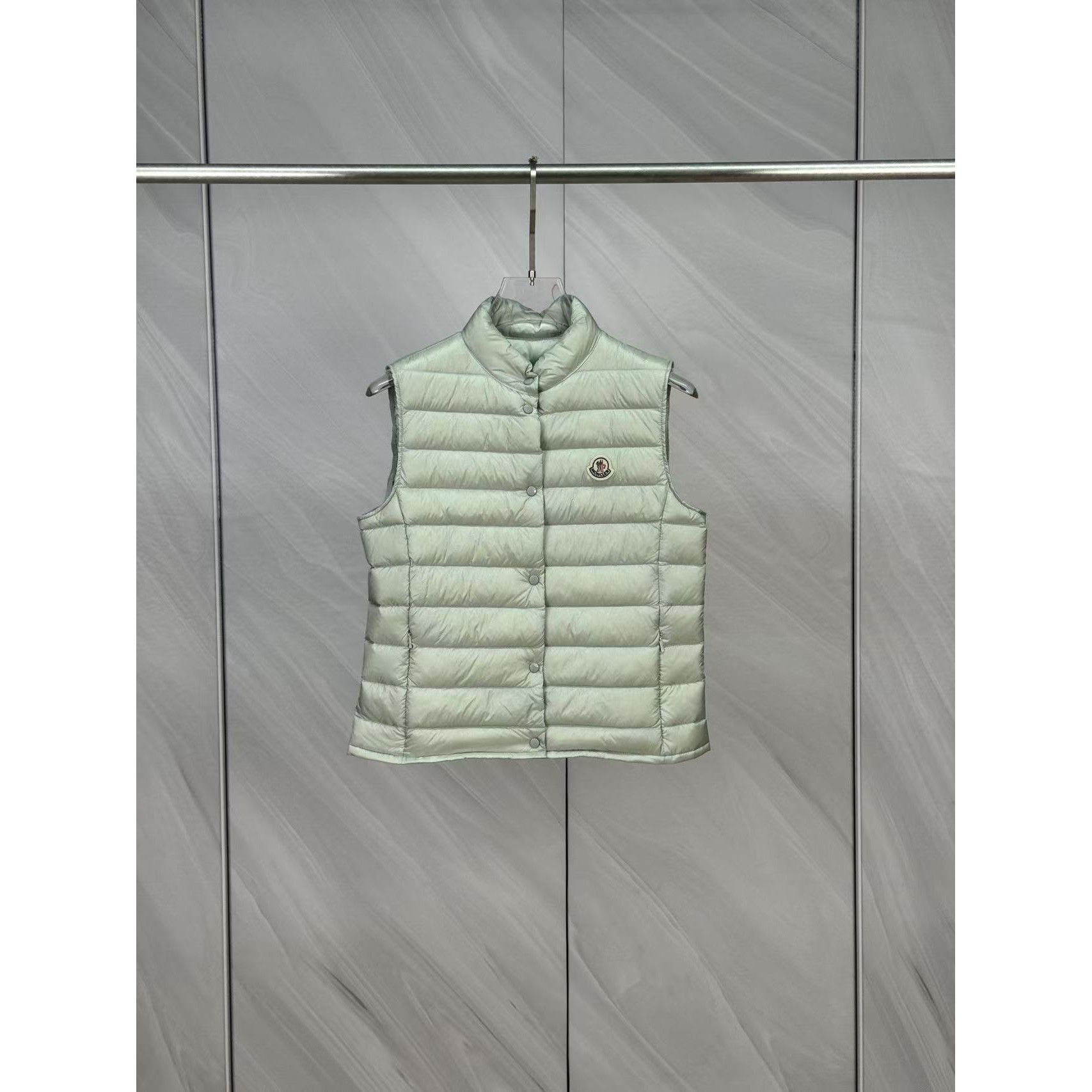 <p>Moncler Liane女士立领羽绒服(綠)</p>