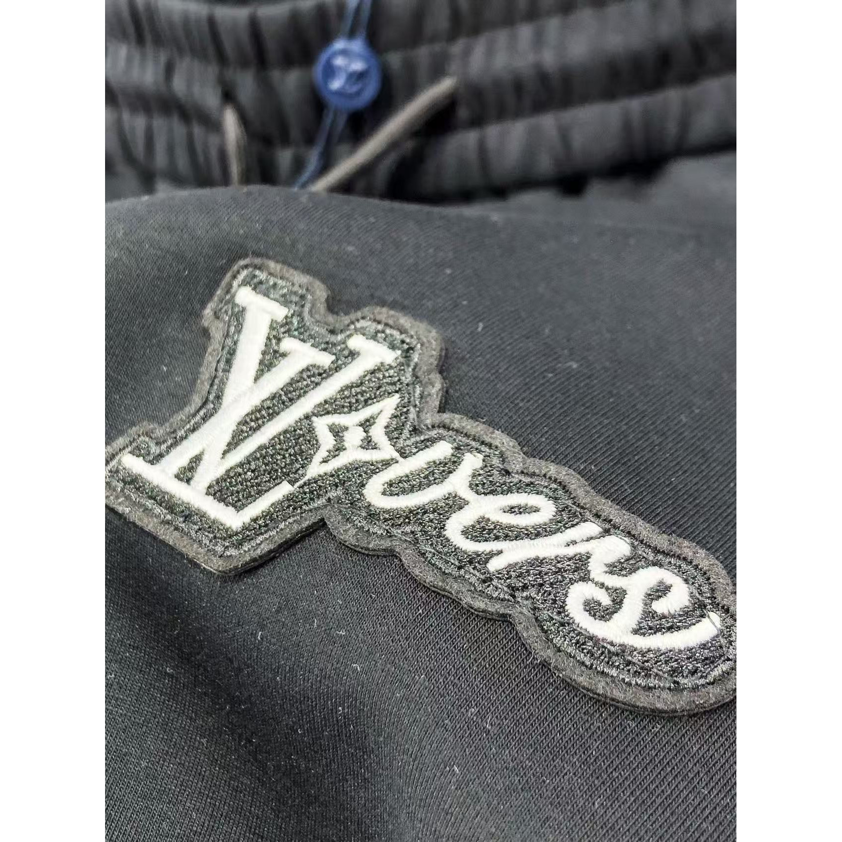 <p>LV&nbsp;高品质时尚休闲裤(782959)</p>