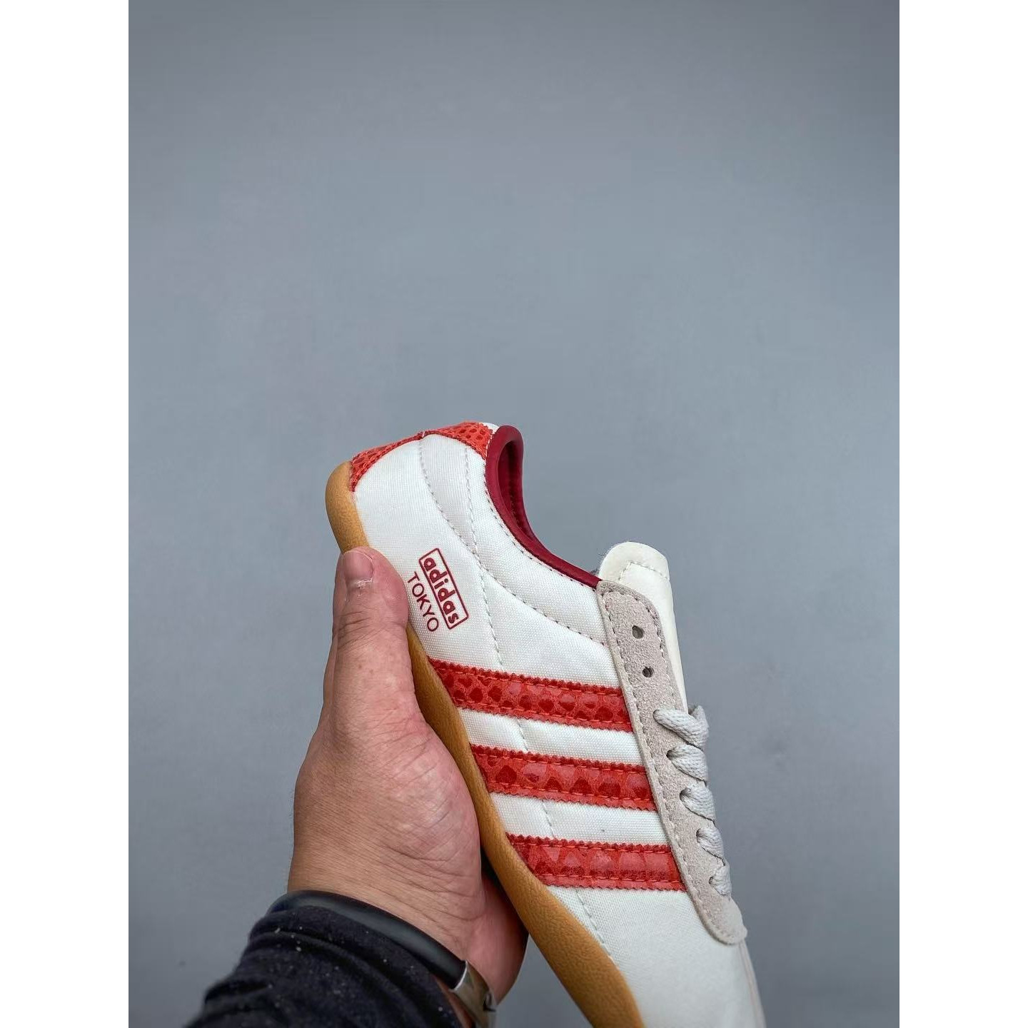 <p>Adidas Tokyo W&nbsp; 经典休闲运动鞋 (紅)</p>