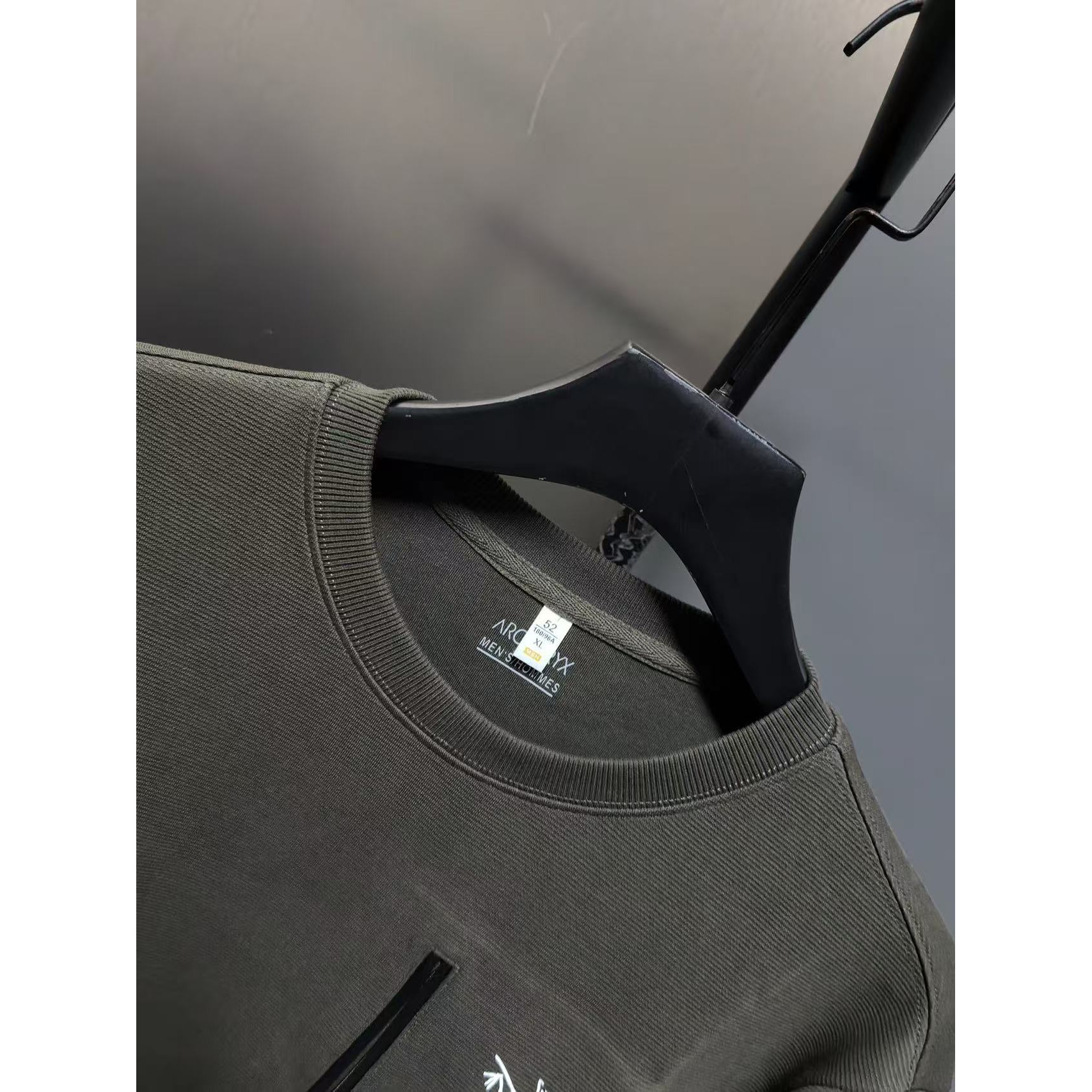 <p>Arc'teryx 新款卫衣(軍綠)</p>