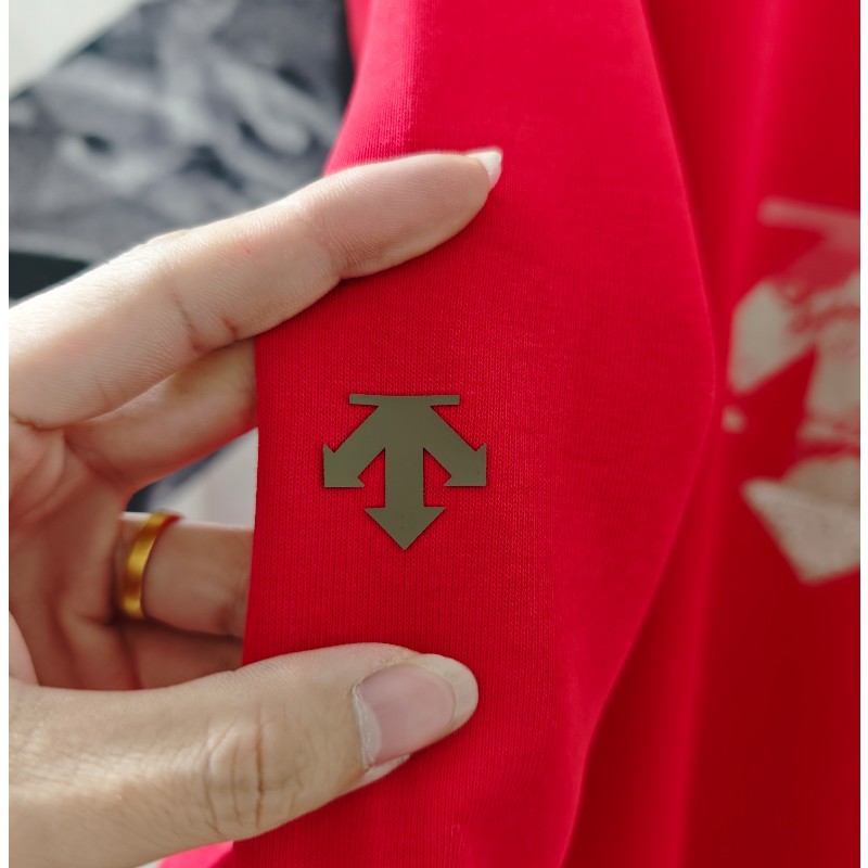 <p>DESCENTE 經典款棉 T (多色可選)</p>