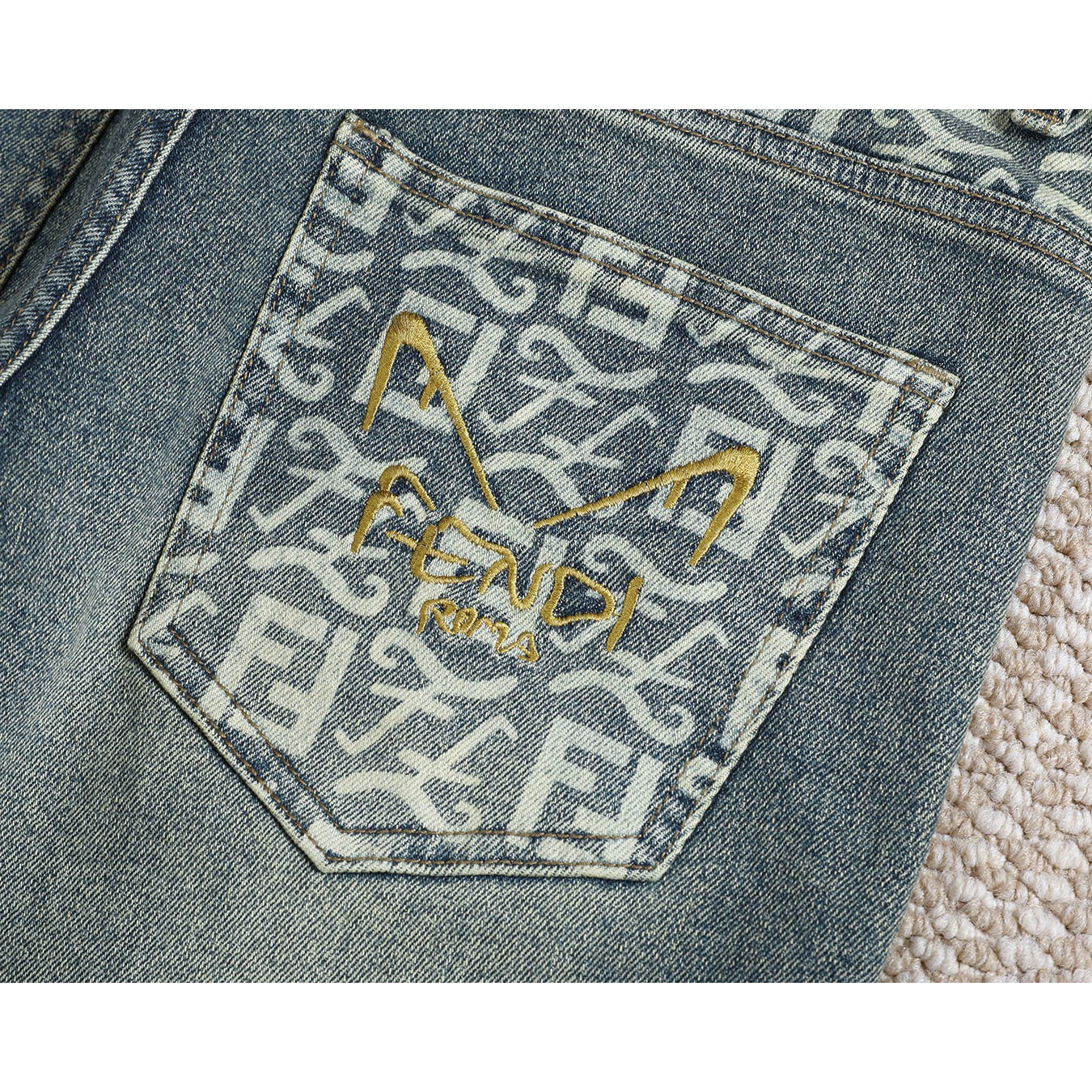 <p>FENDI 新款牛仔裤(3576)</p>