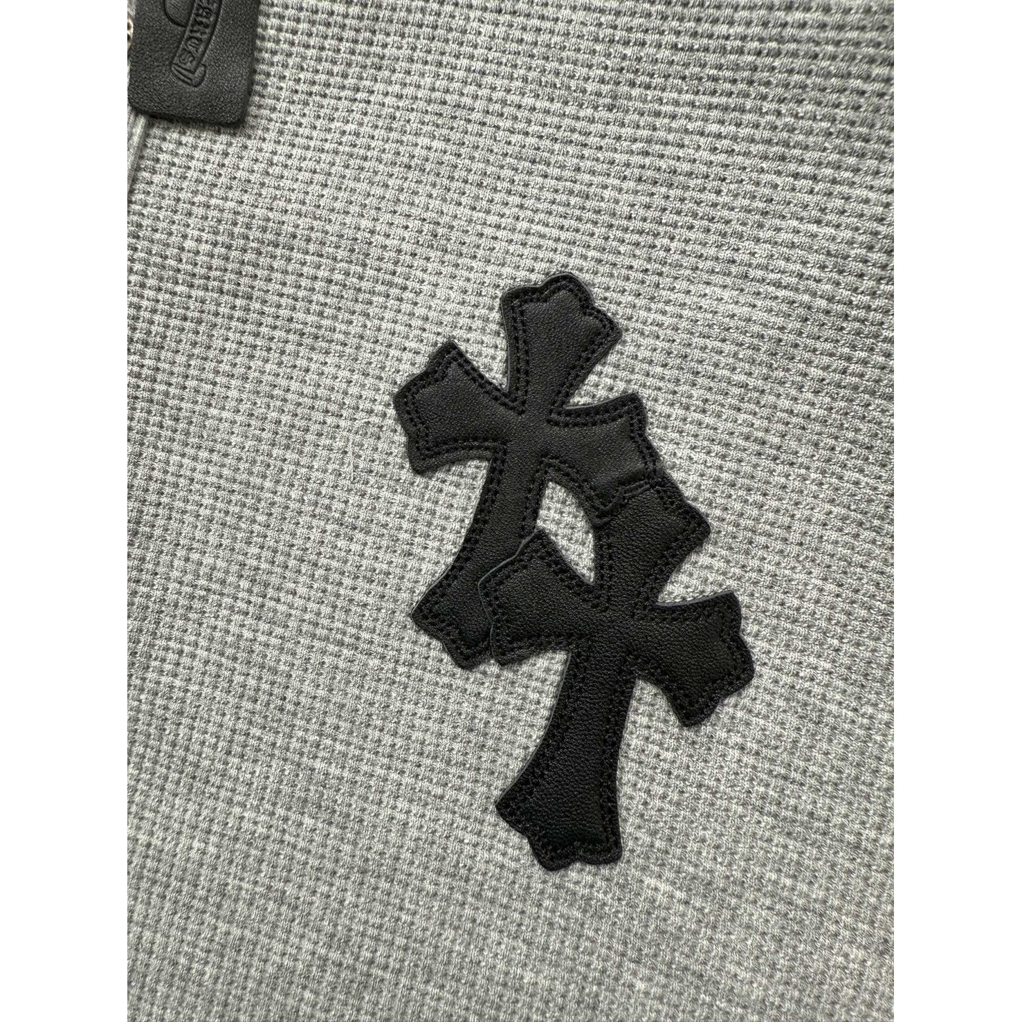 <p>CHROME HEARTS 双十字架亨利领华夫格长袖(灰)</p>