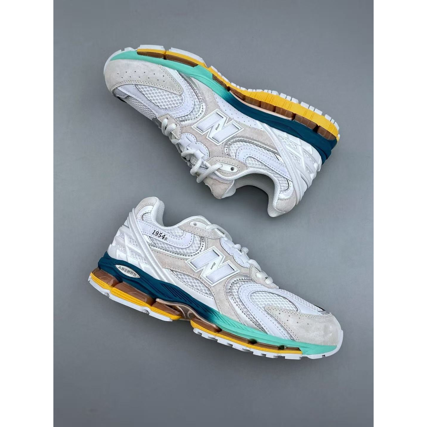 <p>New Balance 运动慢跑鞋(白)&nbsp;</p>