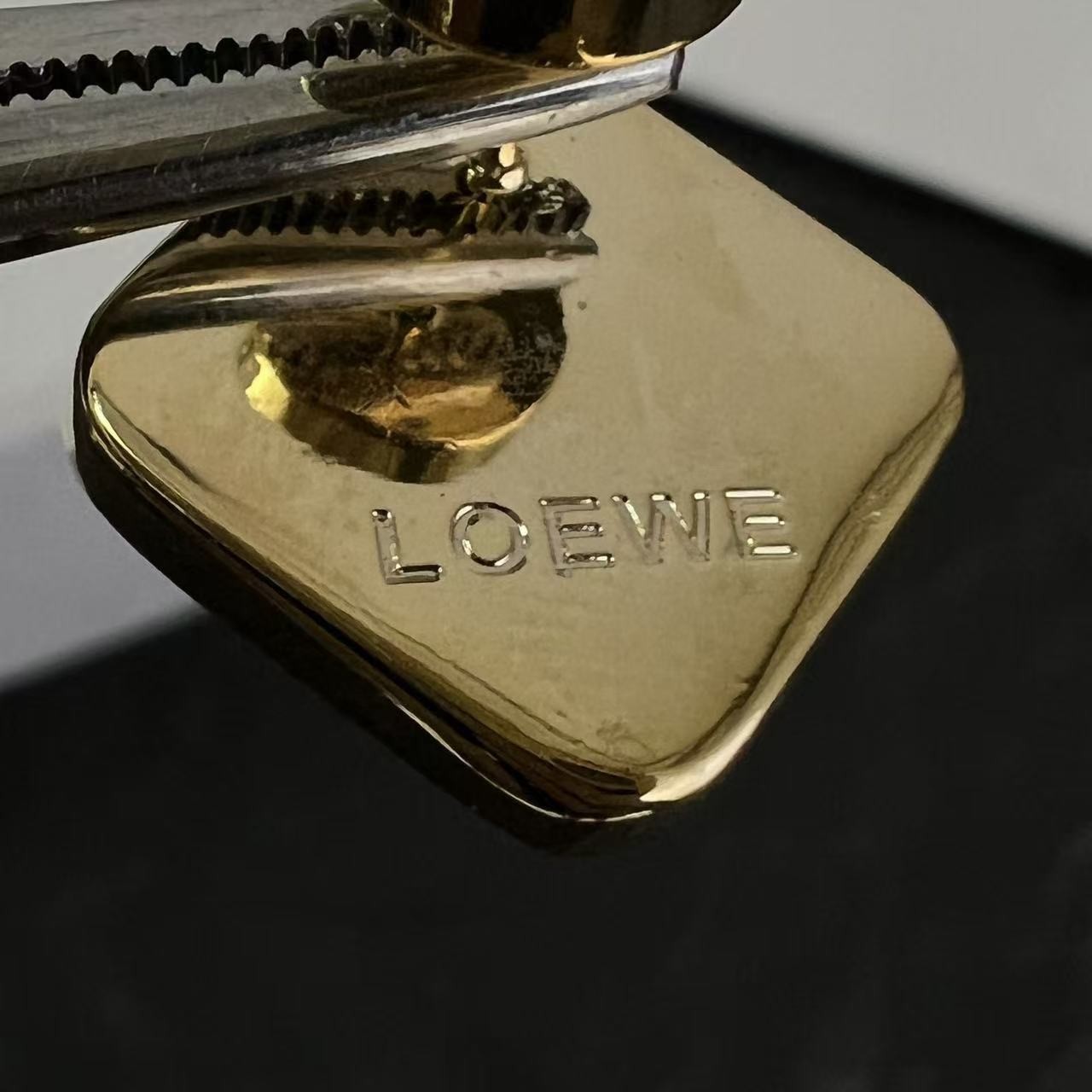 <p>L0EWE 耳钉</p>