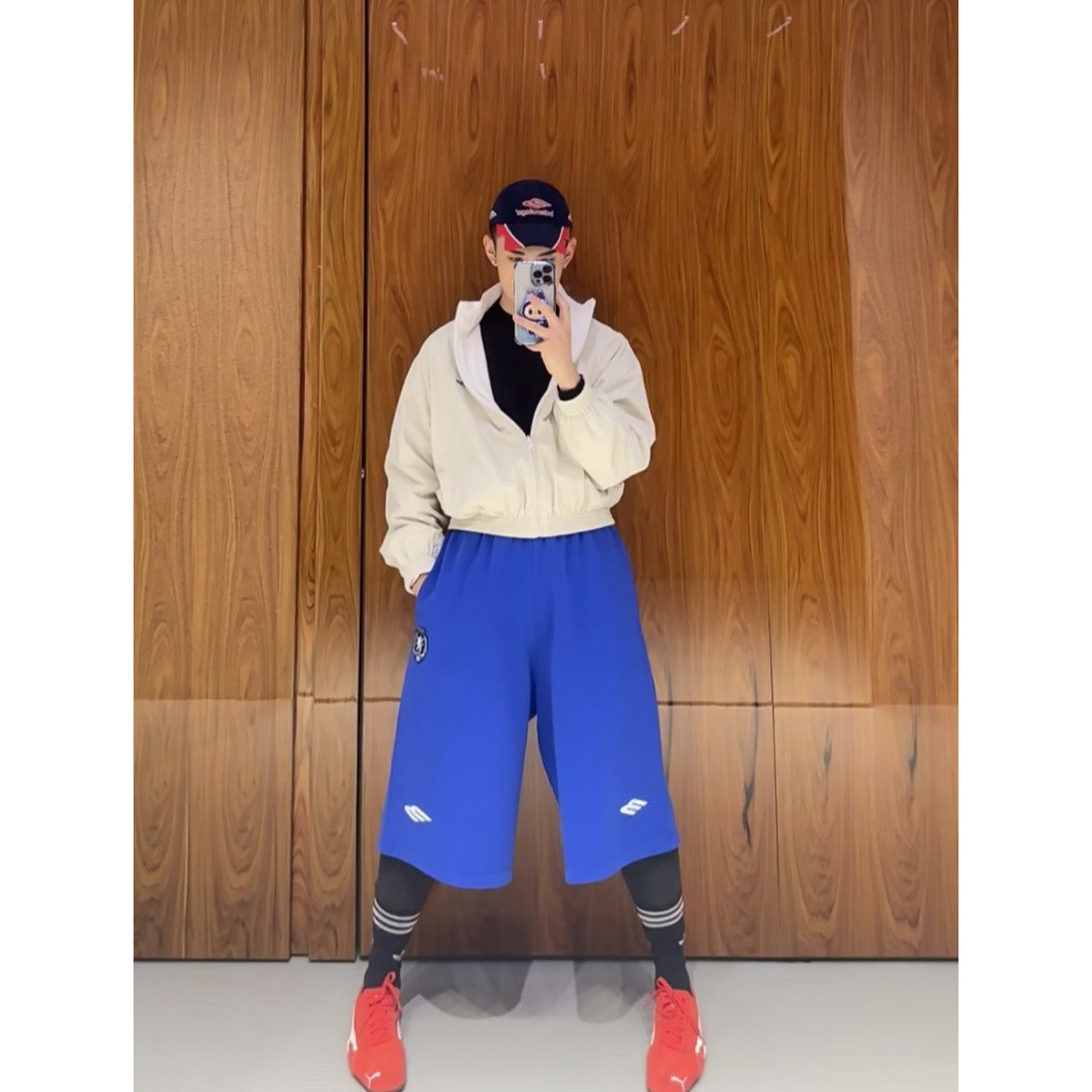 <p>Balenciaga Football系列七分休闲裤(藍)</p>