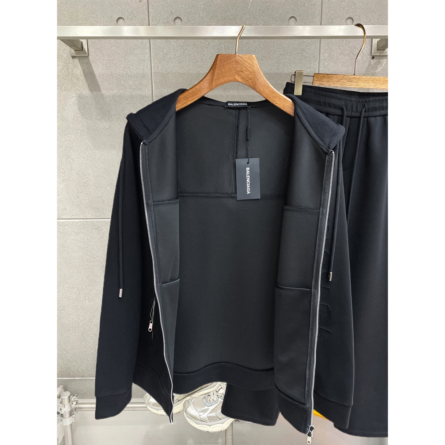 <p>Balenciaga&nbsp;套裝(黑)</p>