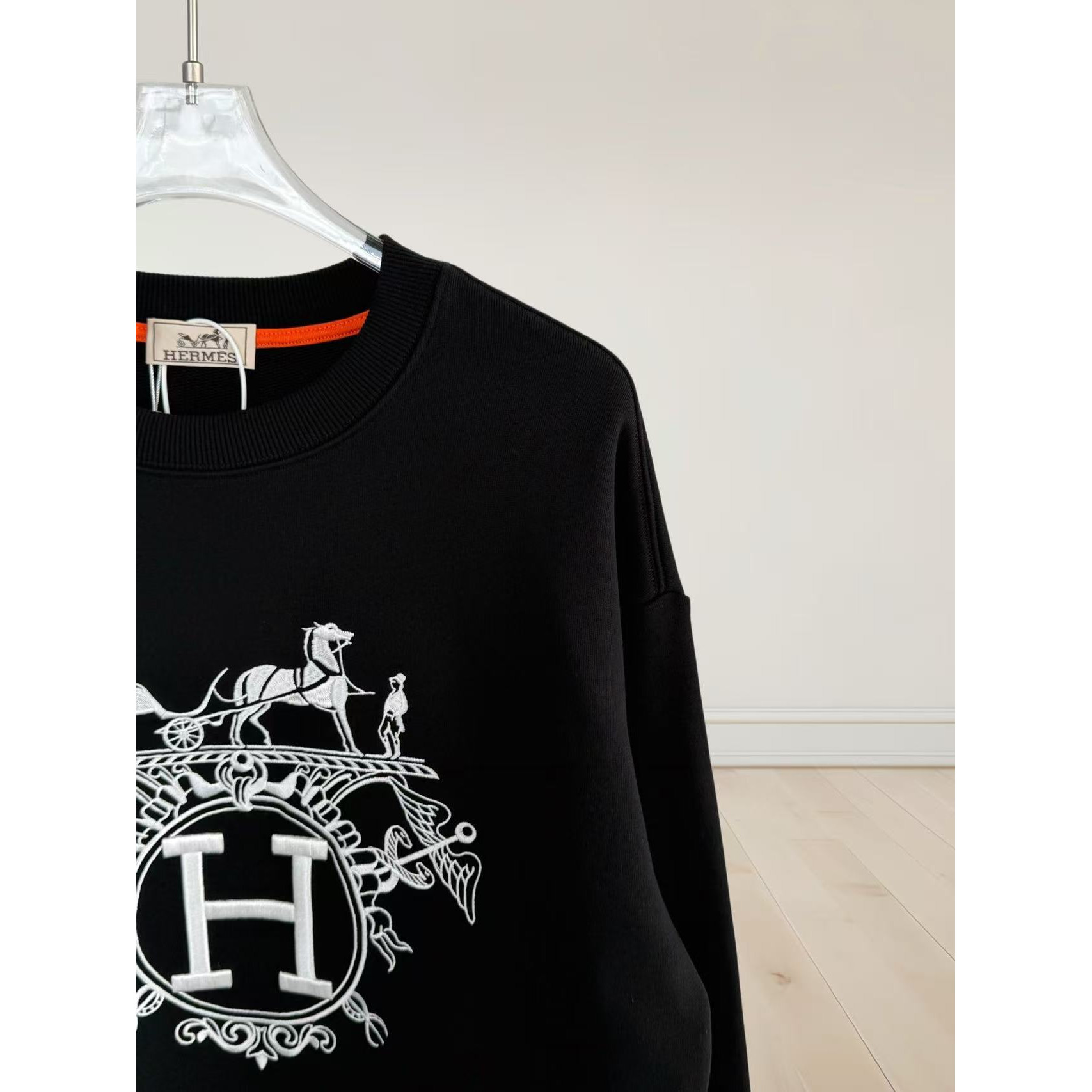 <p>Hermes 刺绣圆领卫衣(黑)</p>