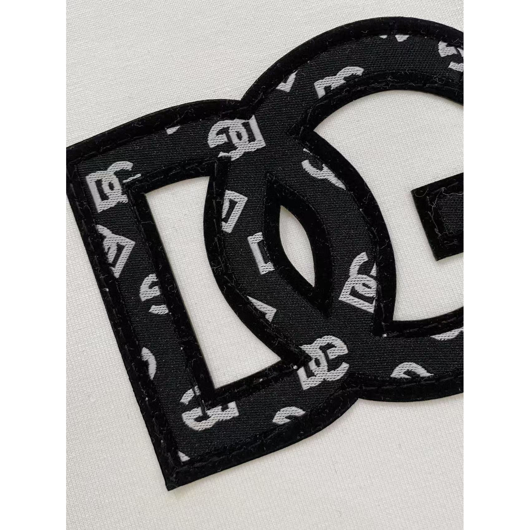 <p>D&amp;G&nbsp;太空棉卫衣(白)</p>