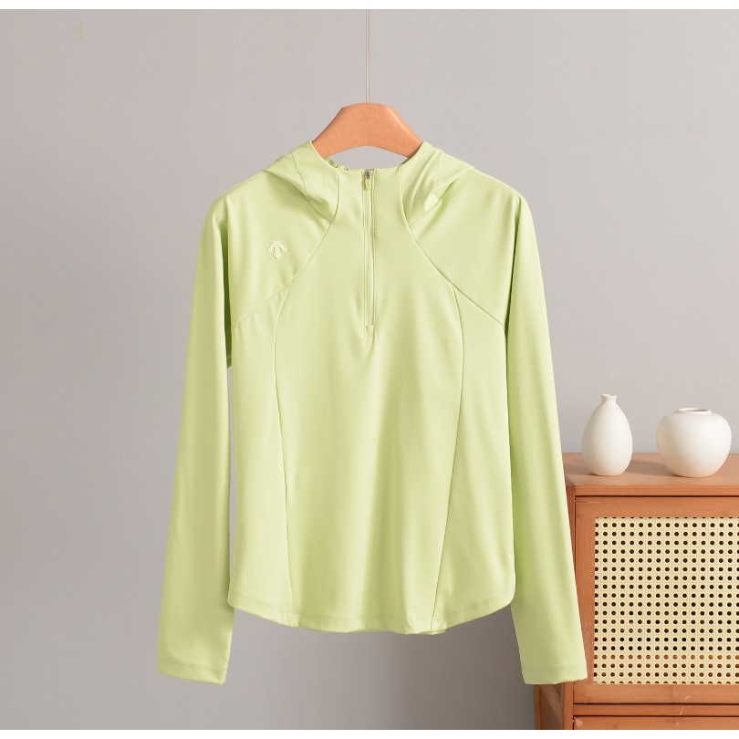 <p>DESCENTE&nbsp; WOMEN'S TRAINING 系列 女士半拉鍊連帽運動衛衣</p>