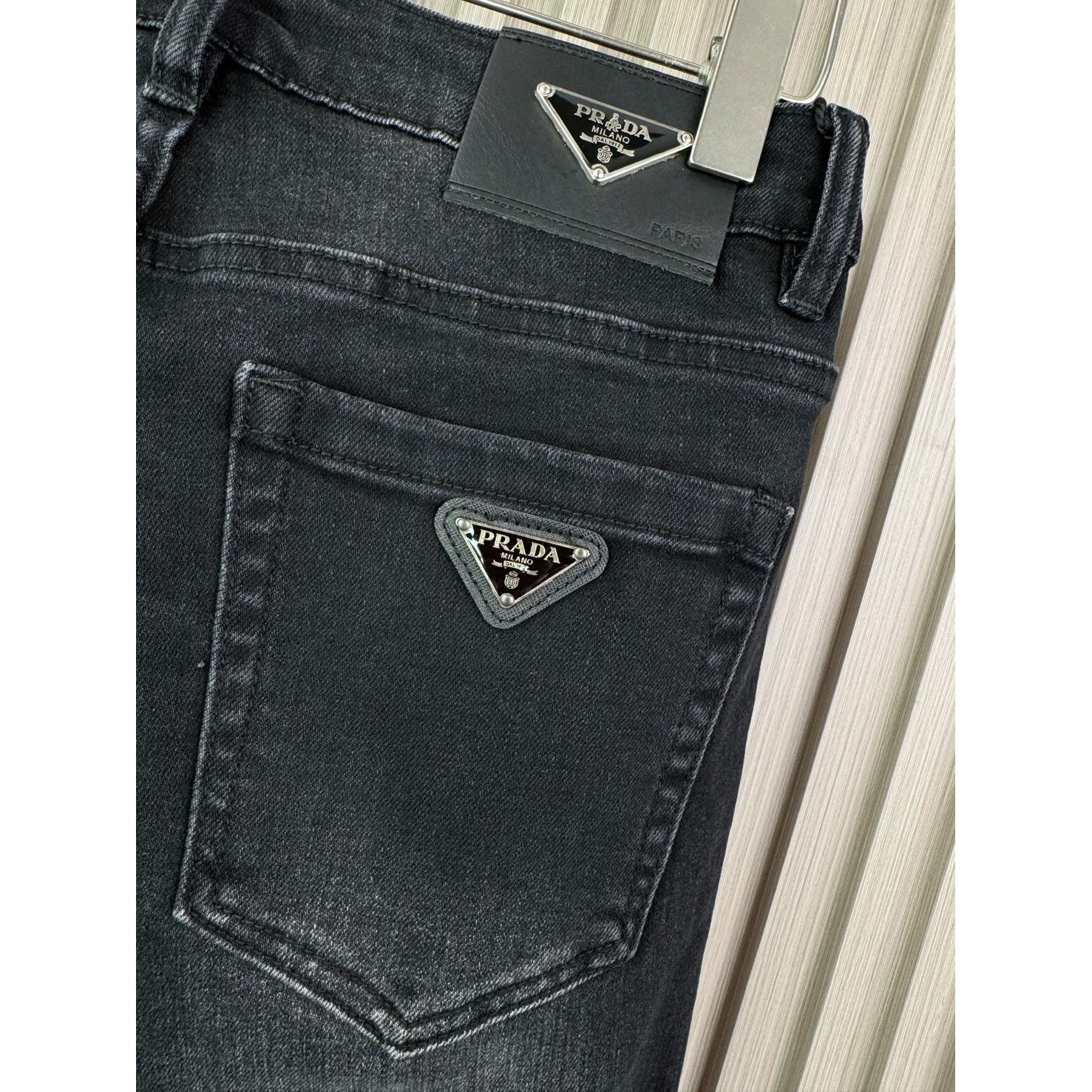 <p>PRADA 休閒牛仔褲</p>