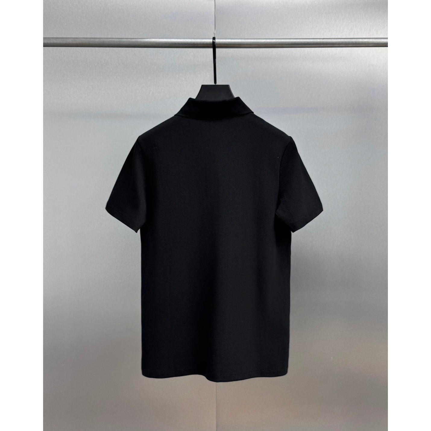 <p>PRADA&nbsp;短袖翻领polo衫(黑)</p>