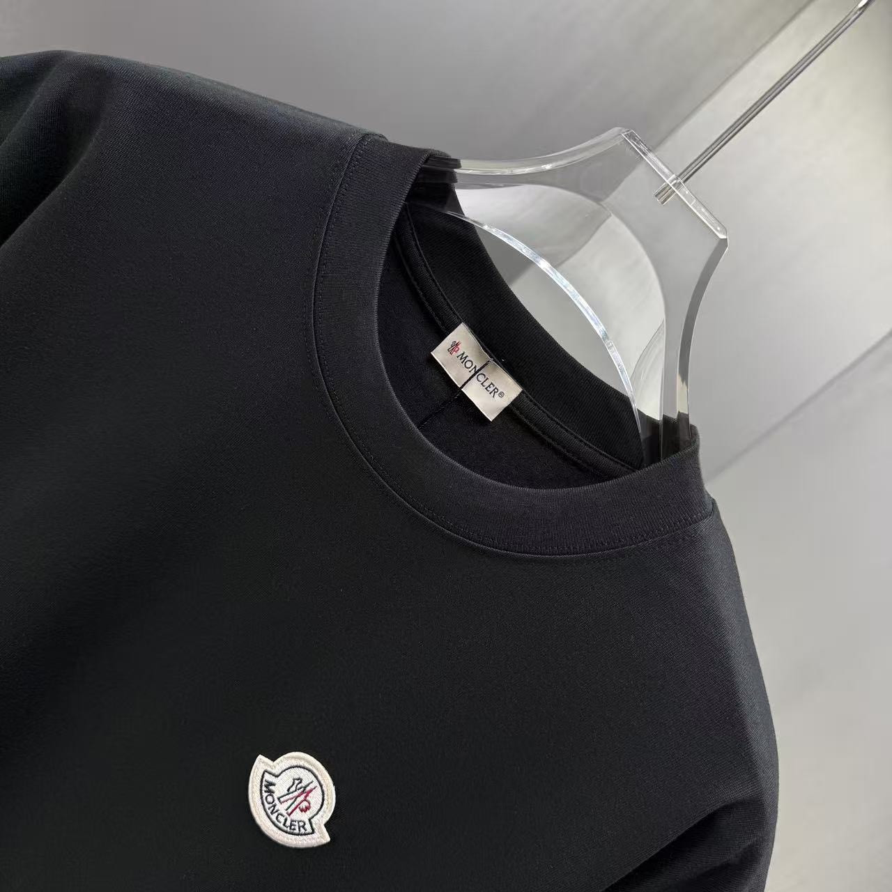 <p>Moncler 短袖T恤(黑)</p>
