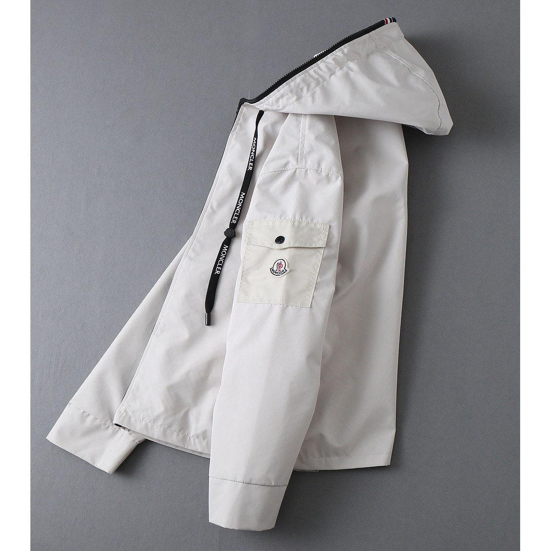 <p>MONCLER 新款男士夹克外套</p>