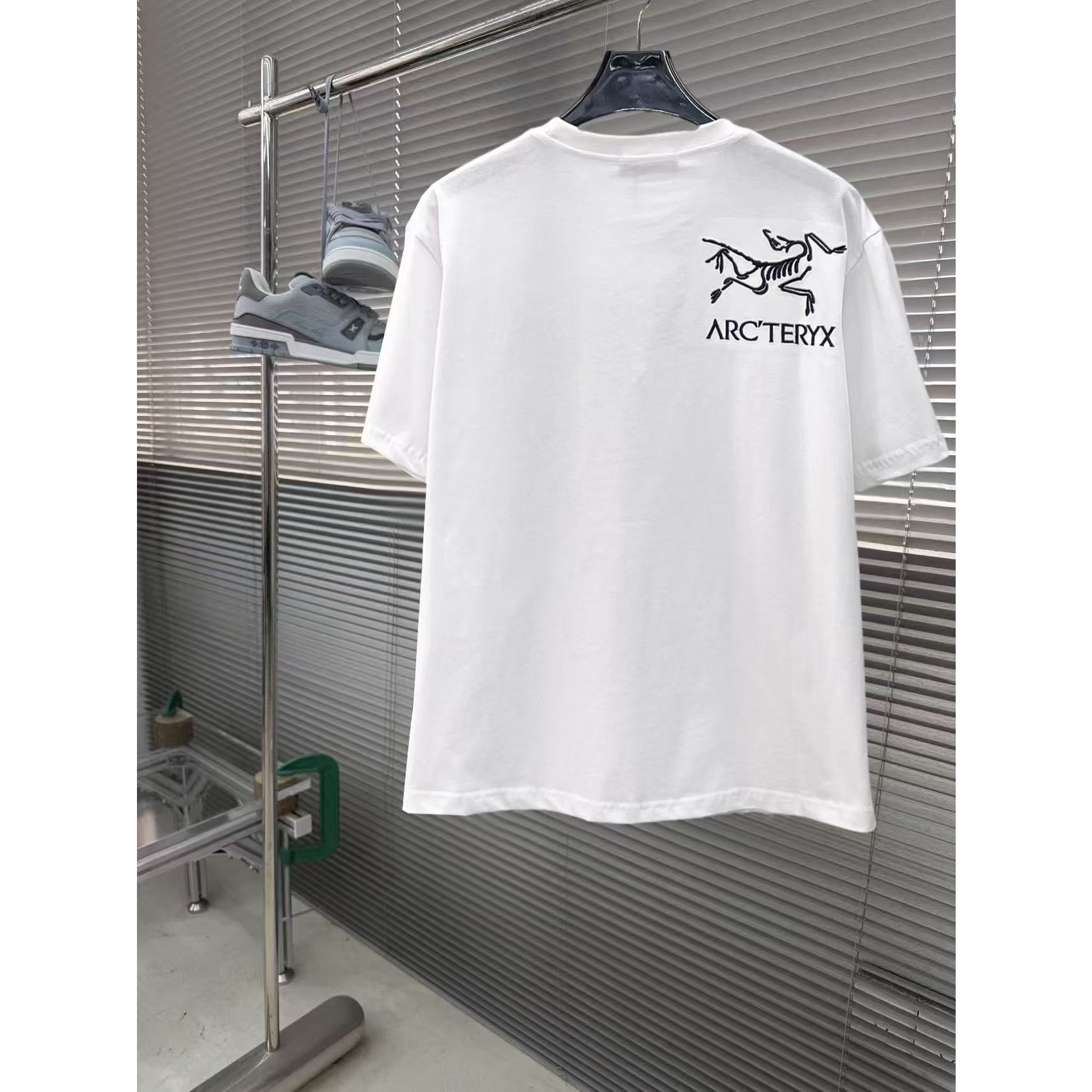 <p>Arc'teryx 专柜新款短袖T恤(白)</p>