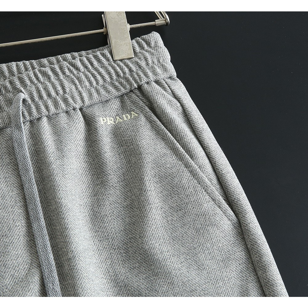 <p>PRADA 休闲裤(灰)</p>