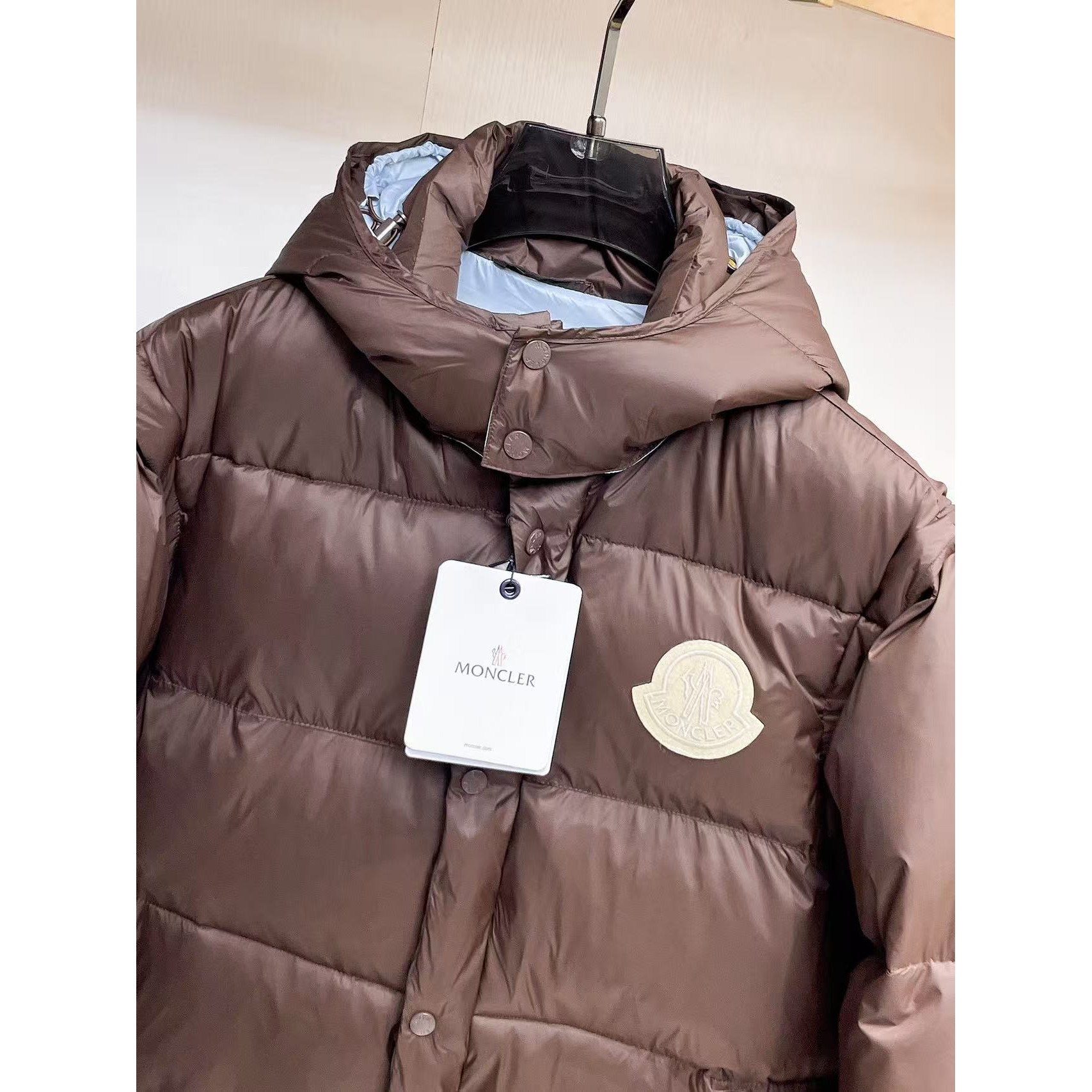 <p>MONCLER 秋冬新款羽绒服(棕色)</p>