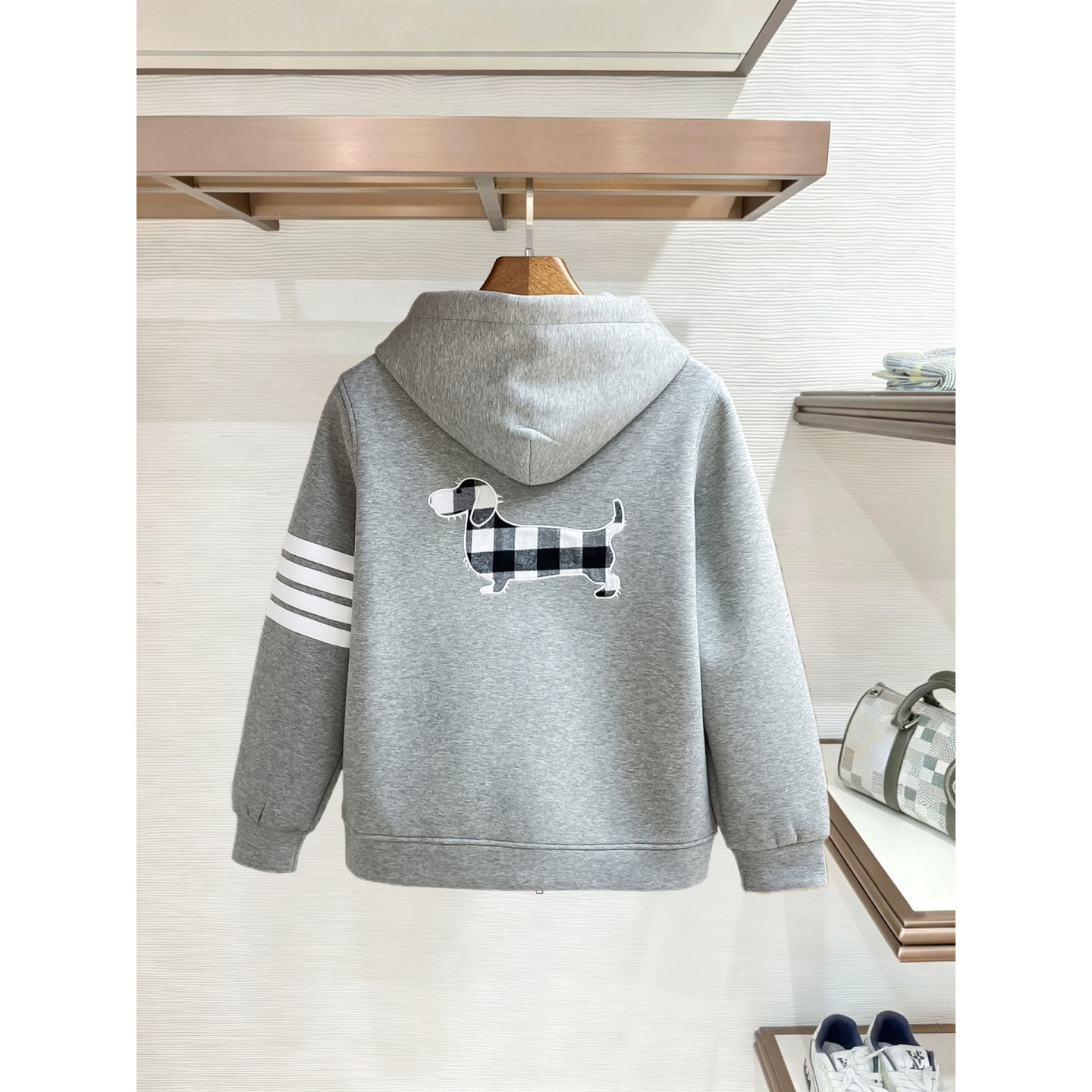 <p>Thom Browne 精品外套(灰)</p>